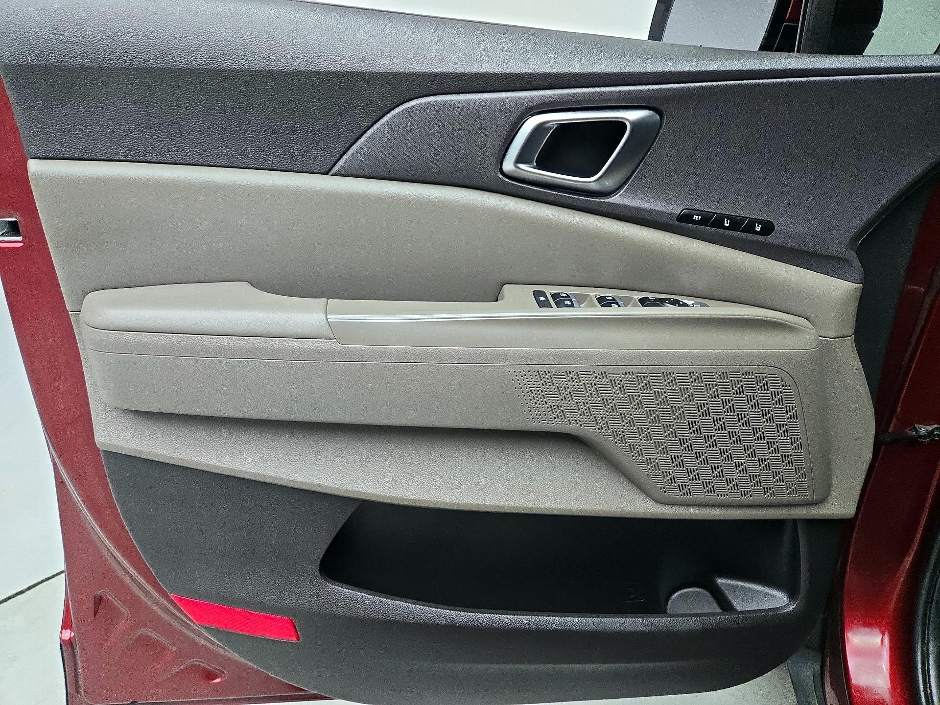 Thumbnail: 2025 Kia Carnival - 12