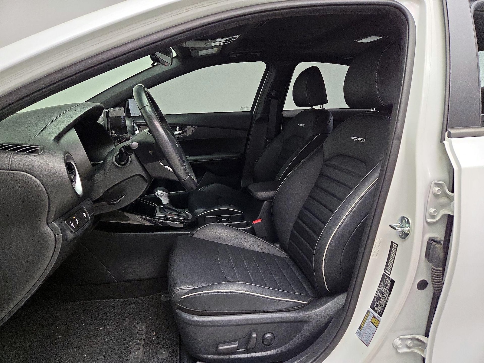 2024 Kia Forte GT-Line - Photo 12