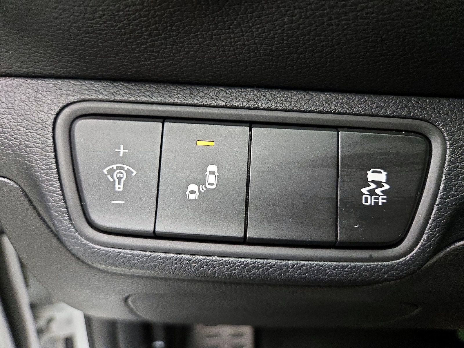 2024 Kia Forte GT-Line - Photo 14