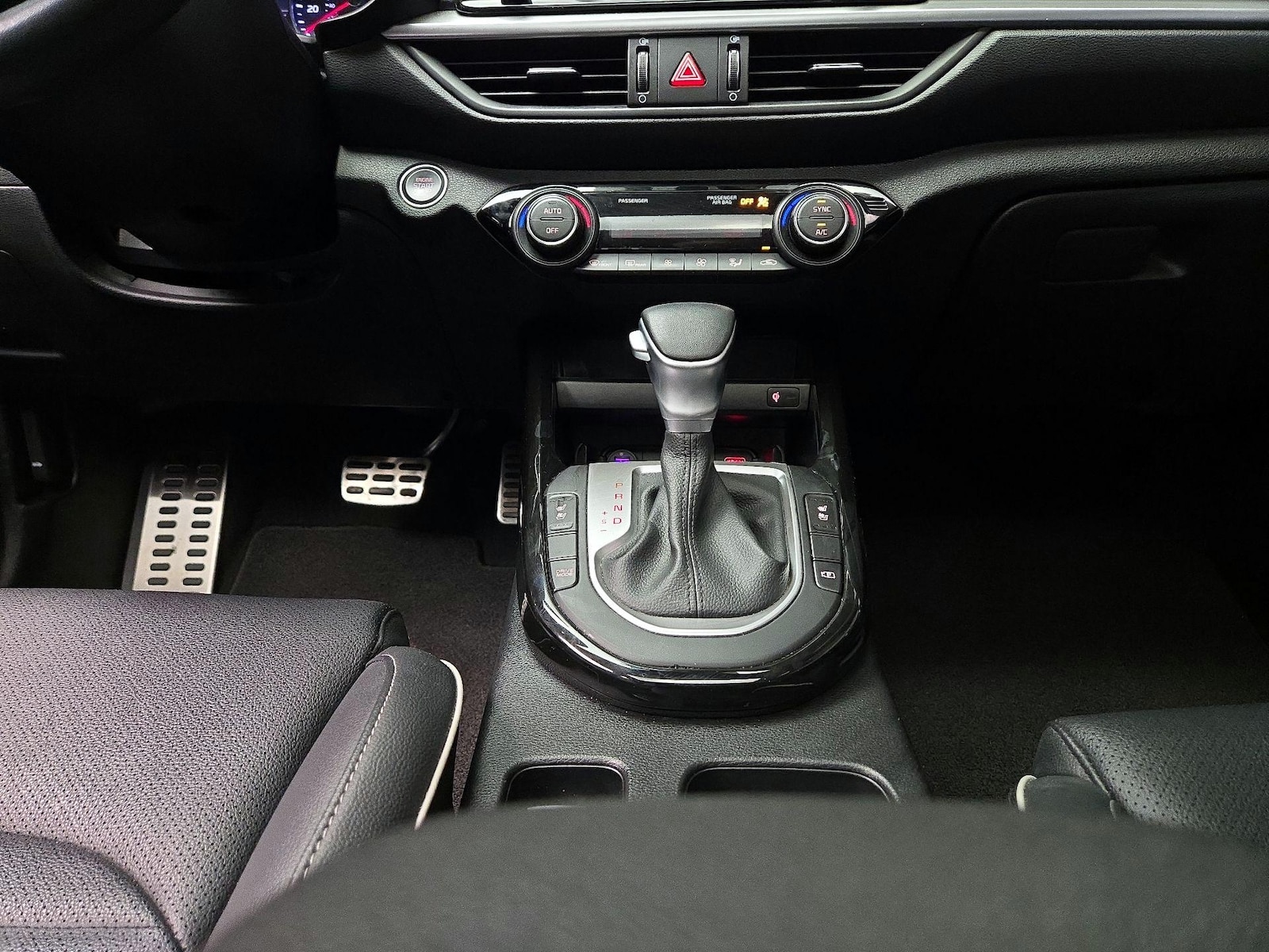 2024 Kia Forte GT-Line - Photo 19