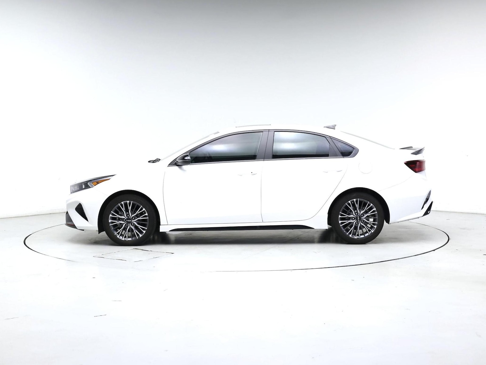 2024 Kia Forte GT-Line - Photo 4