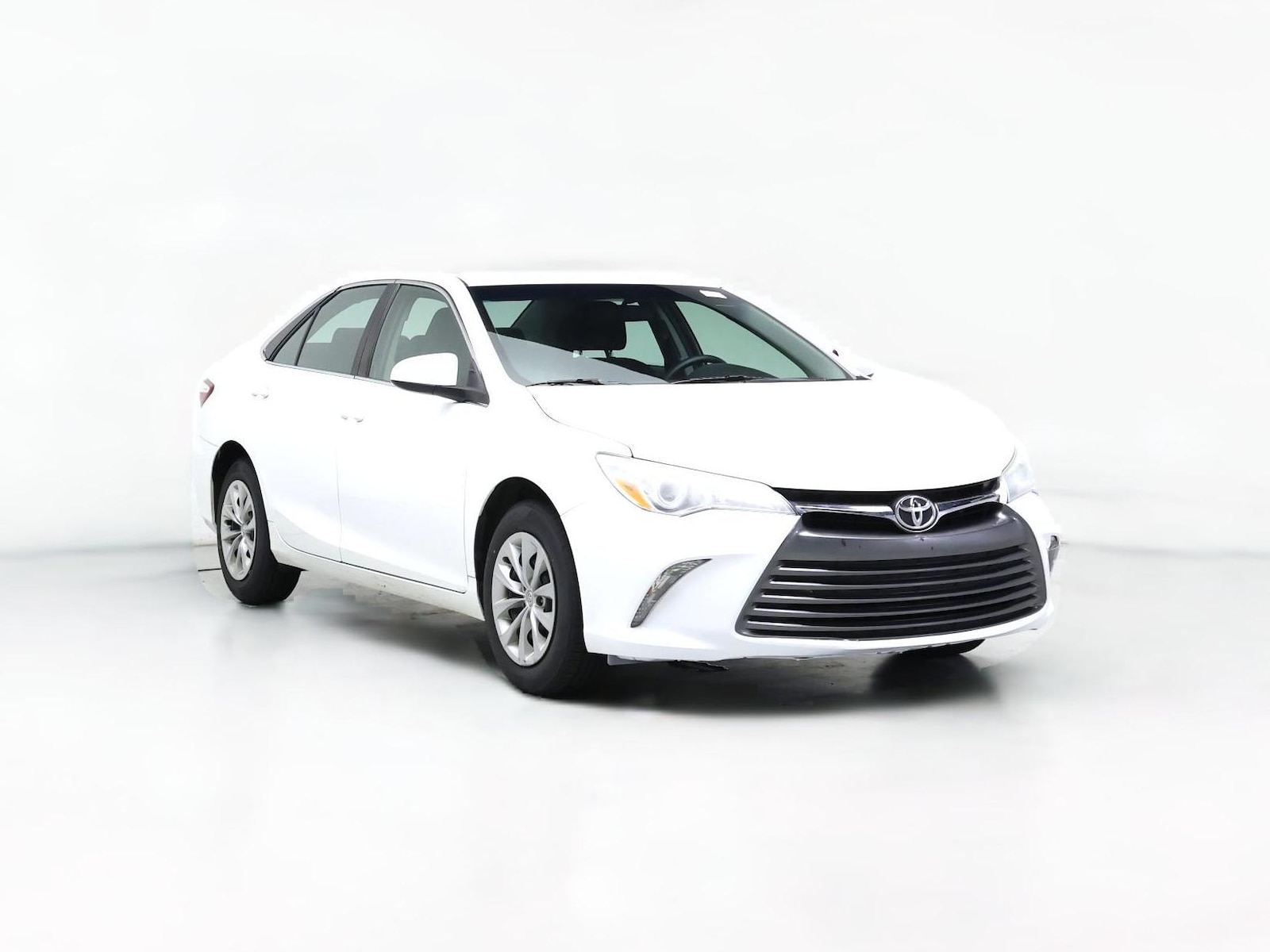 2017 Toyota Camry LE - Photo 1