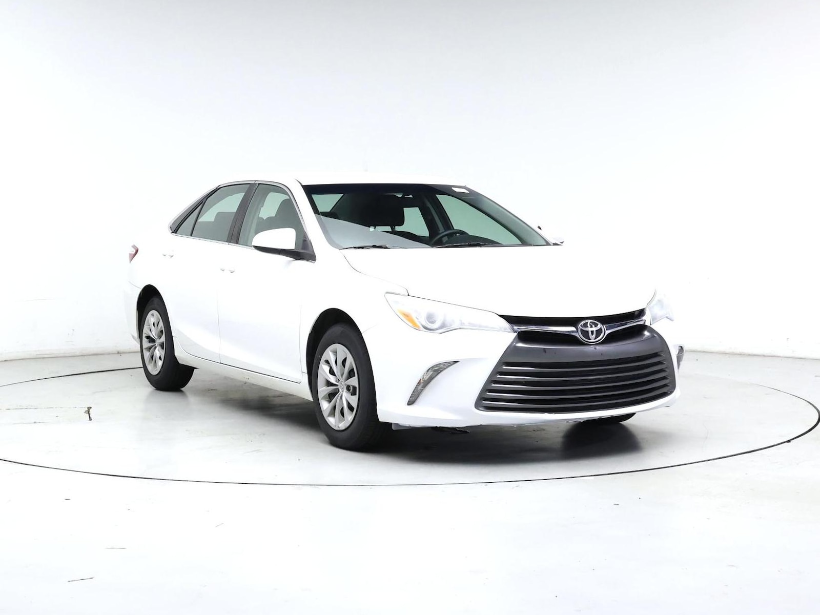 2017 Toyota Camry LE - Photo 2
