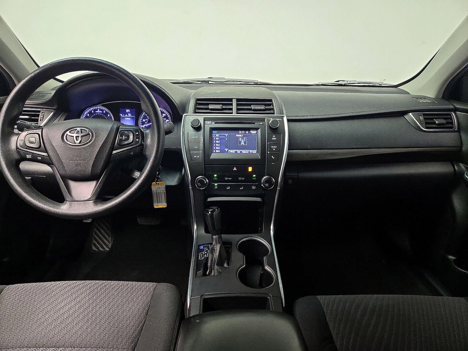 2017 Toyota Camry LE - Photo 10