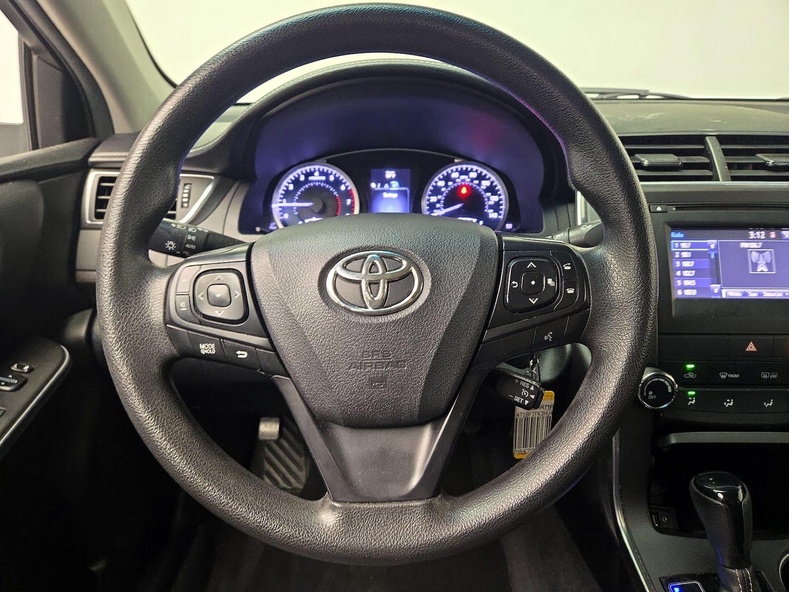 2017 Toyota Camry LE - Photo 11