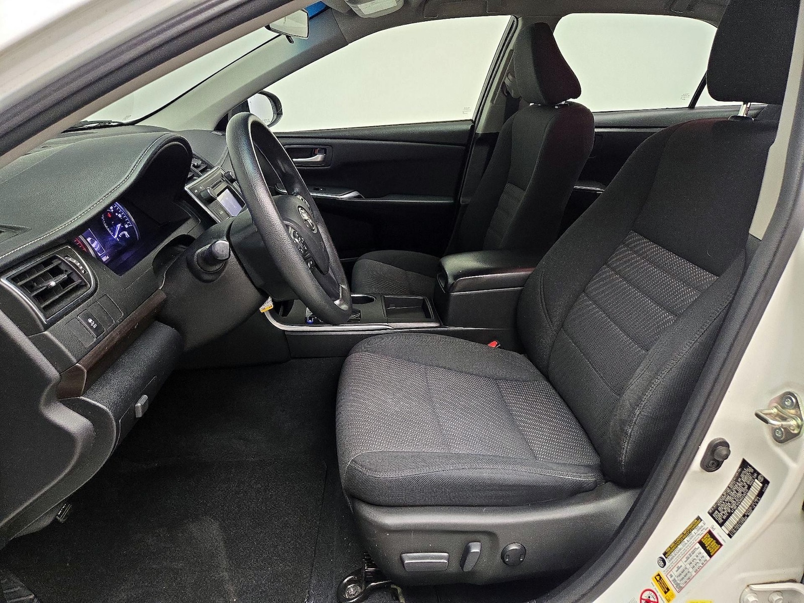 2017 Toyota Camry LE - Photo 12