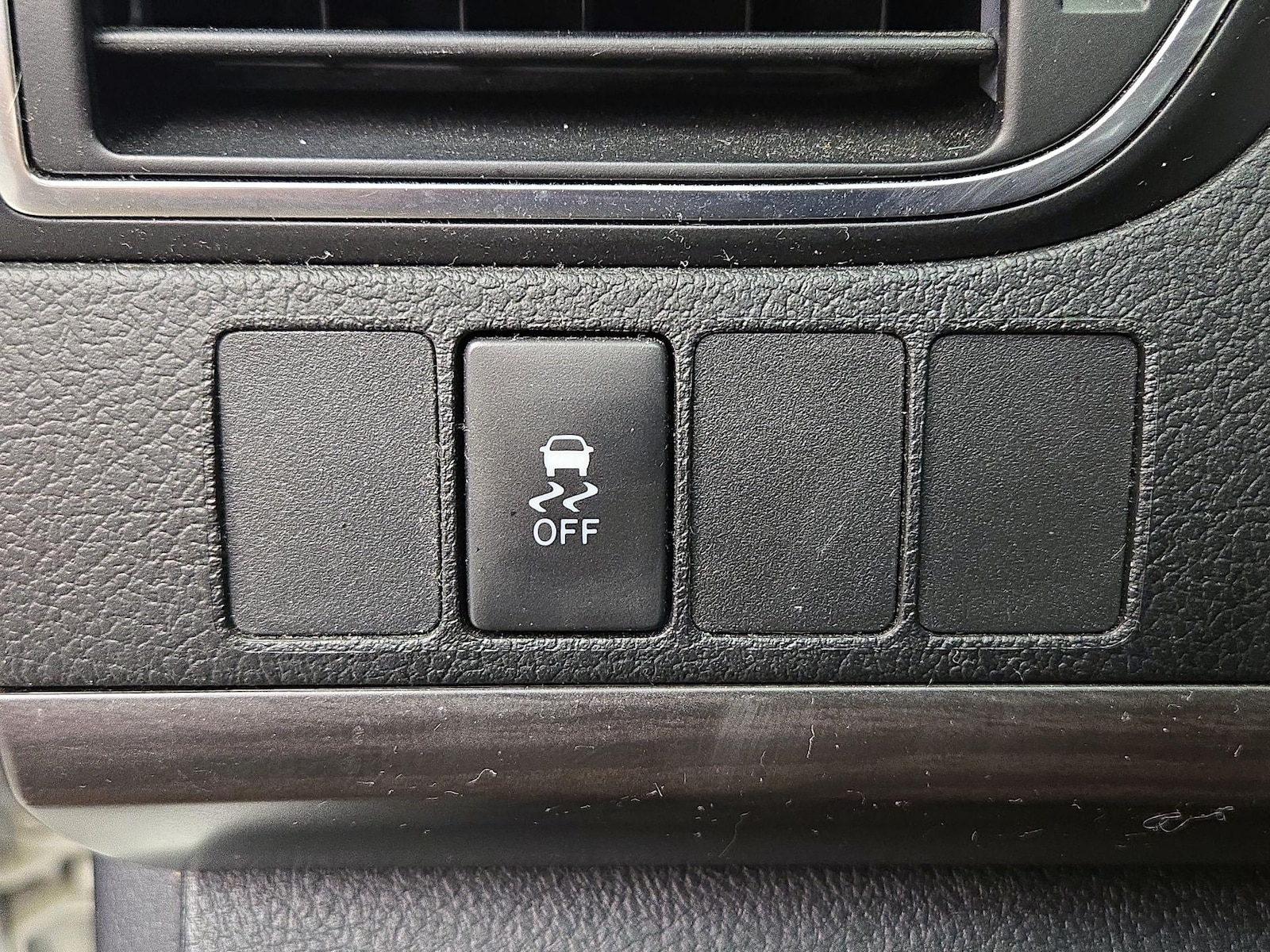 2017 Toyota Camry LE - Photo 14