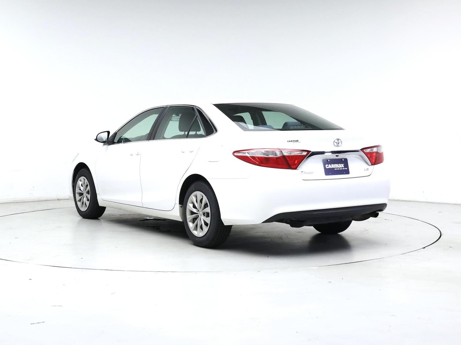 2017 Toyota Camry LE - Photo 3