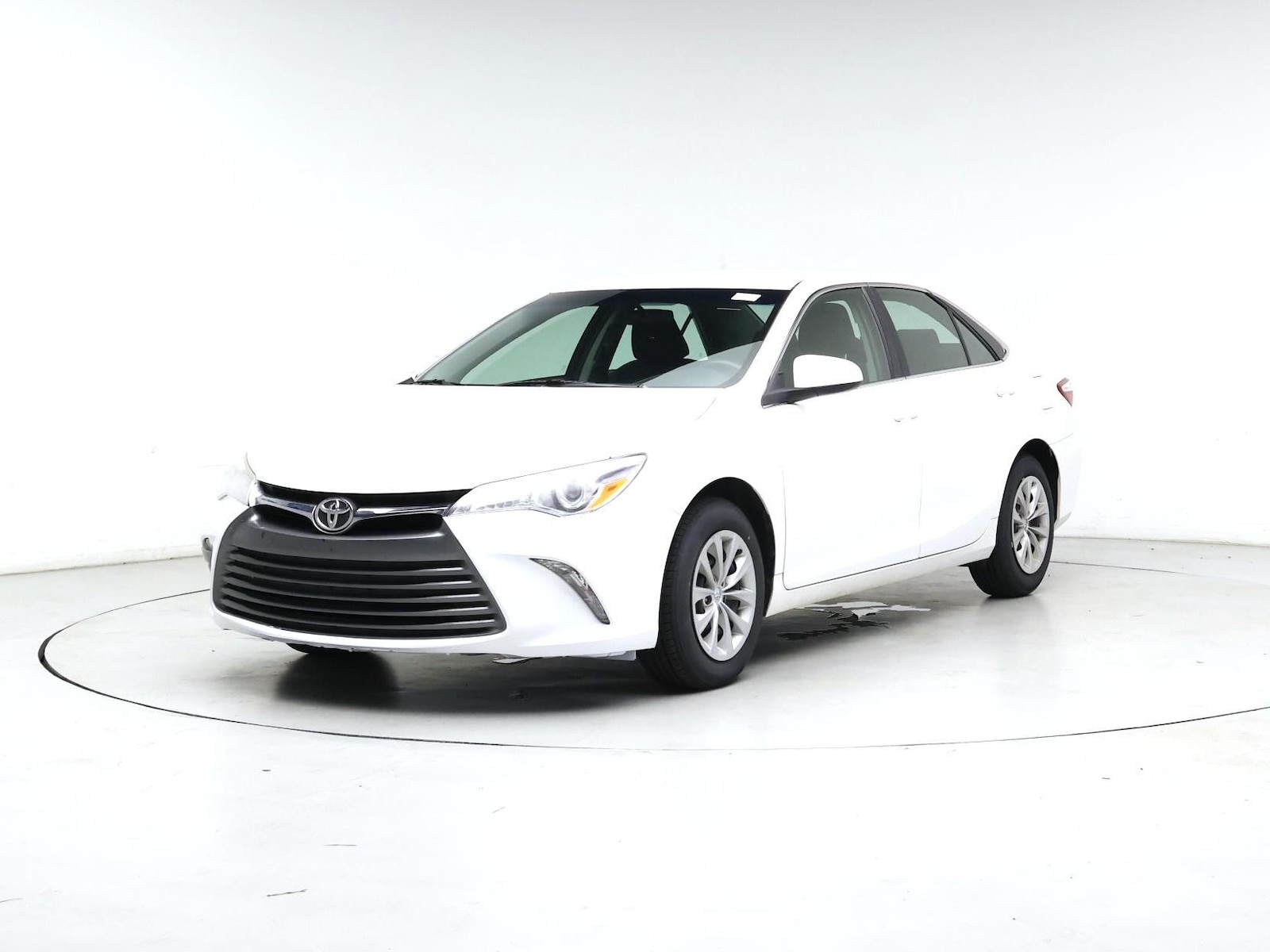 2017 Toyota Camry LE - Photo 5