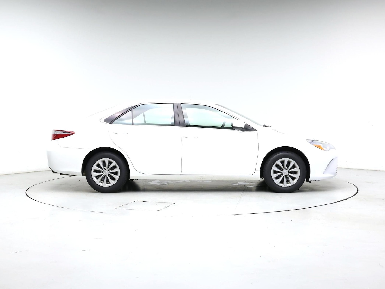 2017 Toyota Camry LE - Photo 8
