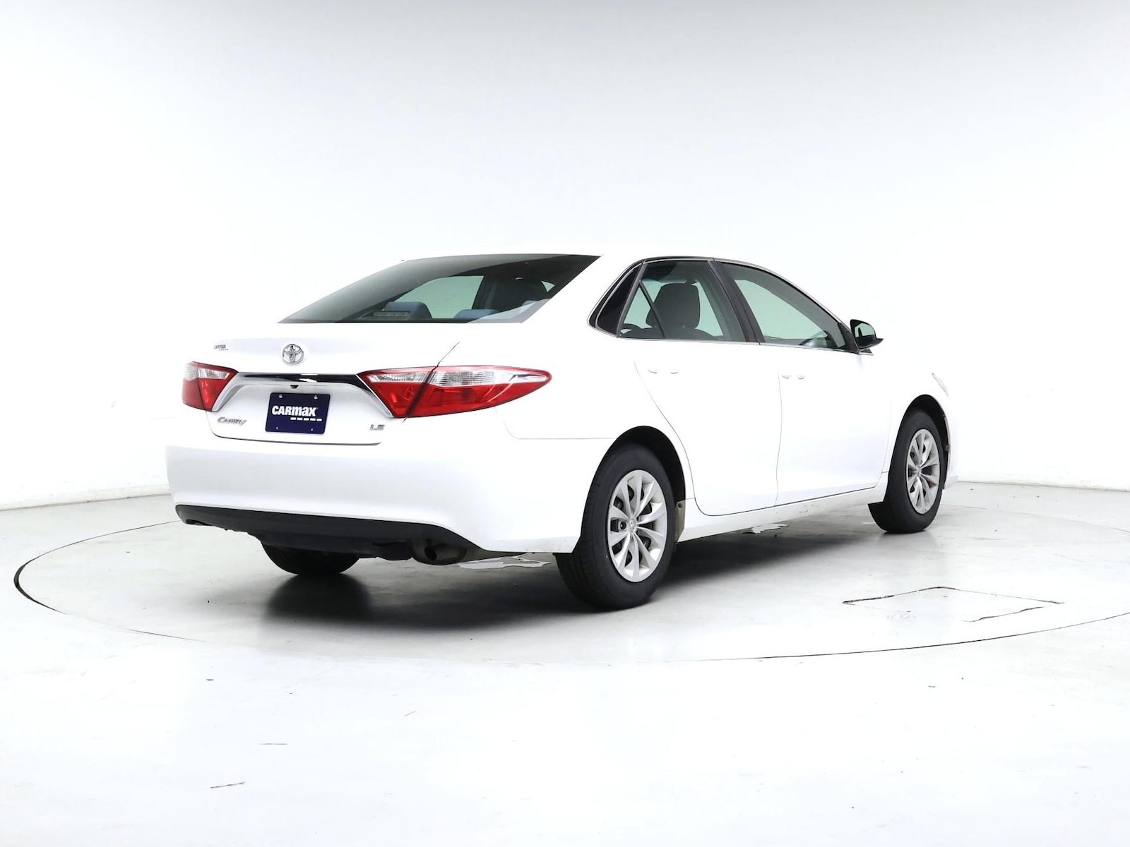 2017 Toyota Camry LE - Photo 9