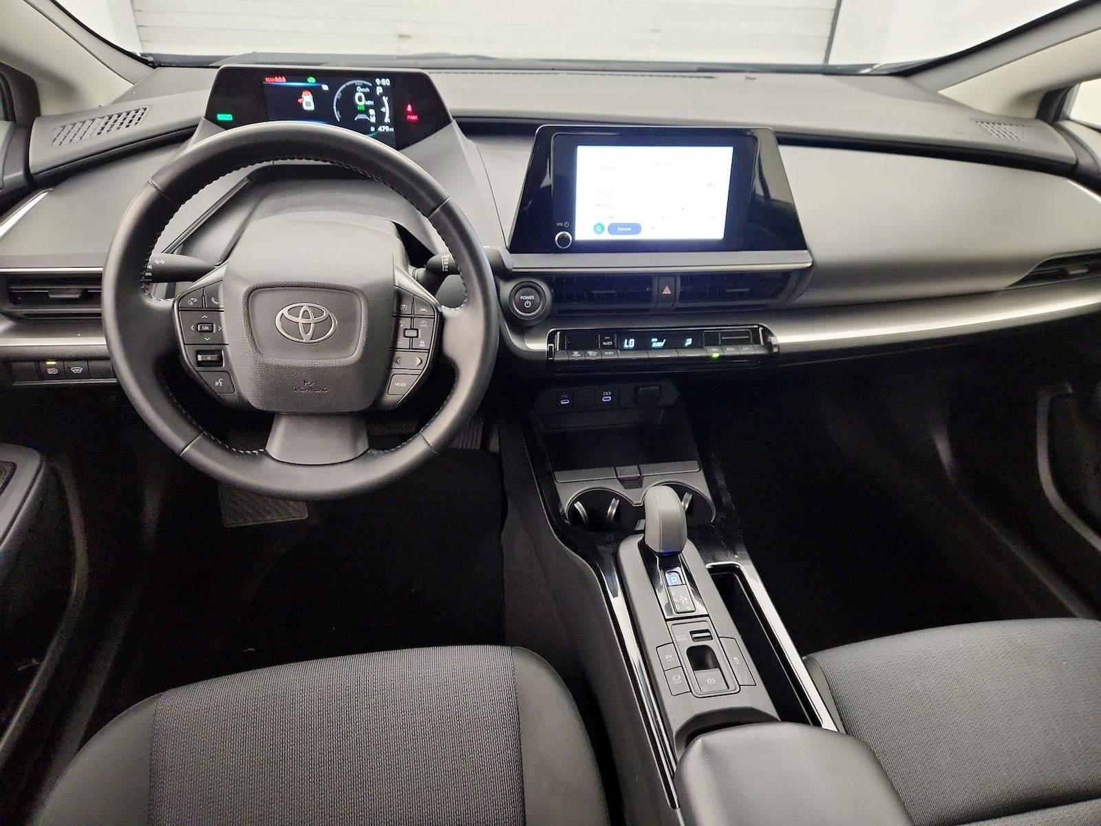 2025 Toyota Prius LE - Photo 10