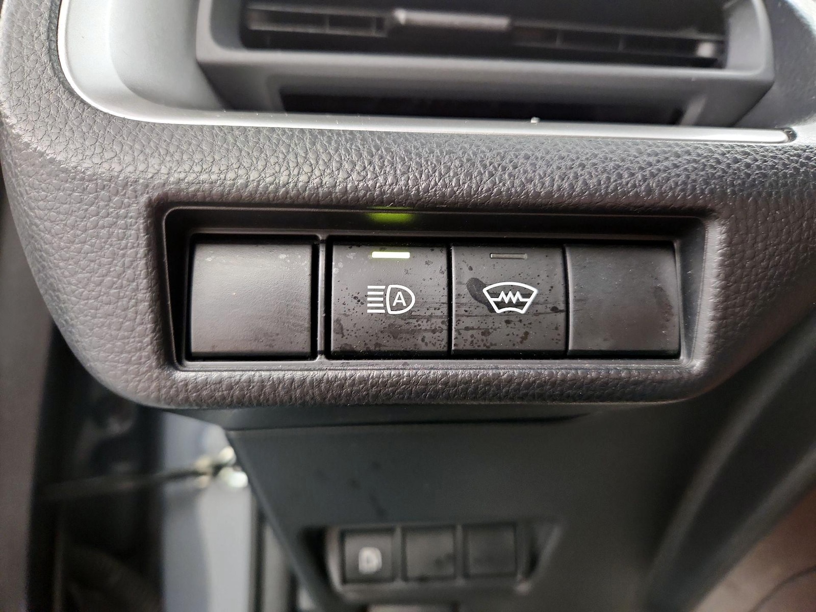 2025 Toyota Prius LE - Photo 14