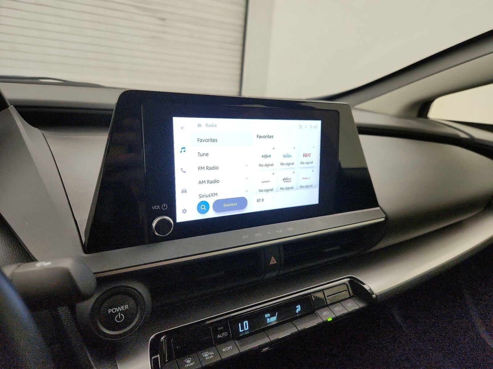 2025 Toyota Prius LE - Photo 16