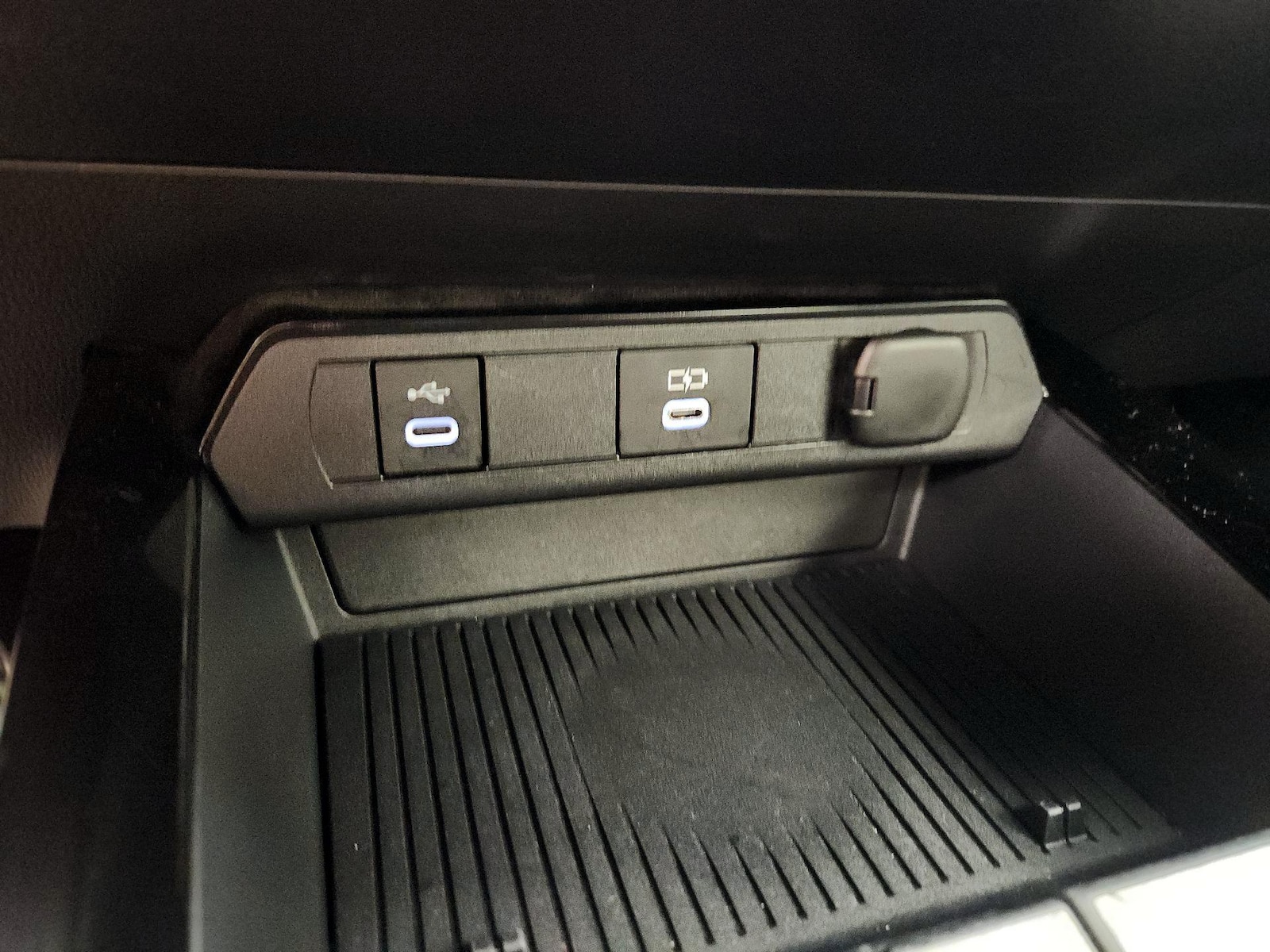 2025 Toyota Prius LE - Photo 19