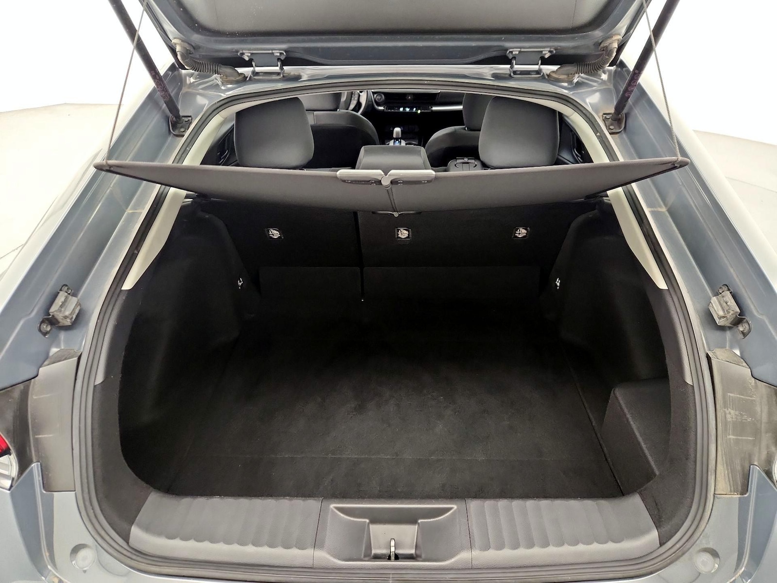 2025 Toyota Prius LE - Photo 21