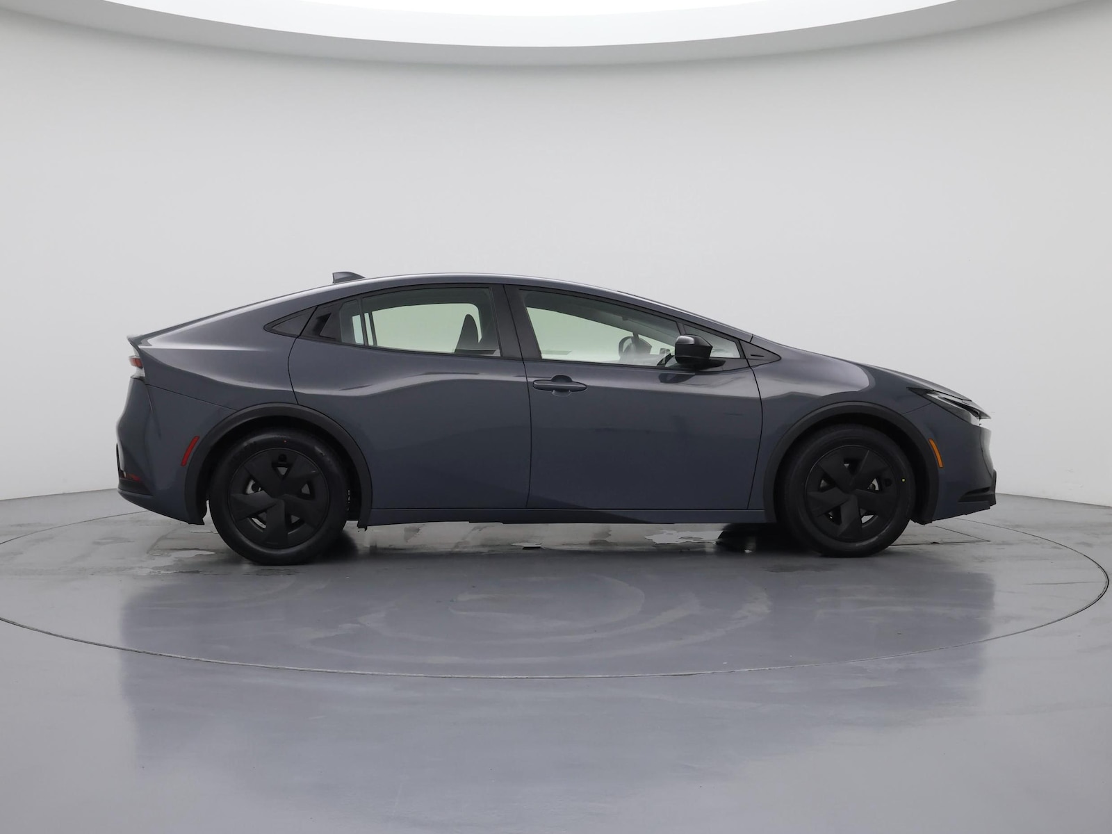 2025 Toyota Prius LE - Photo 8