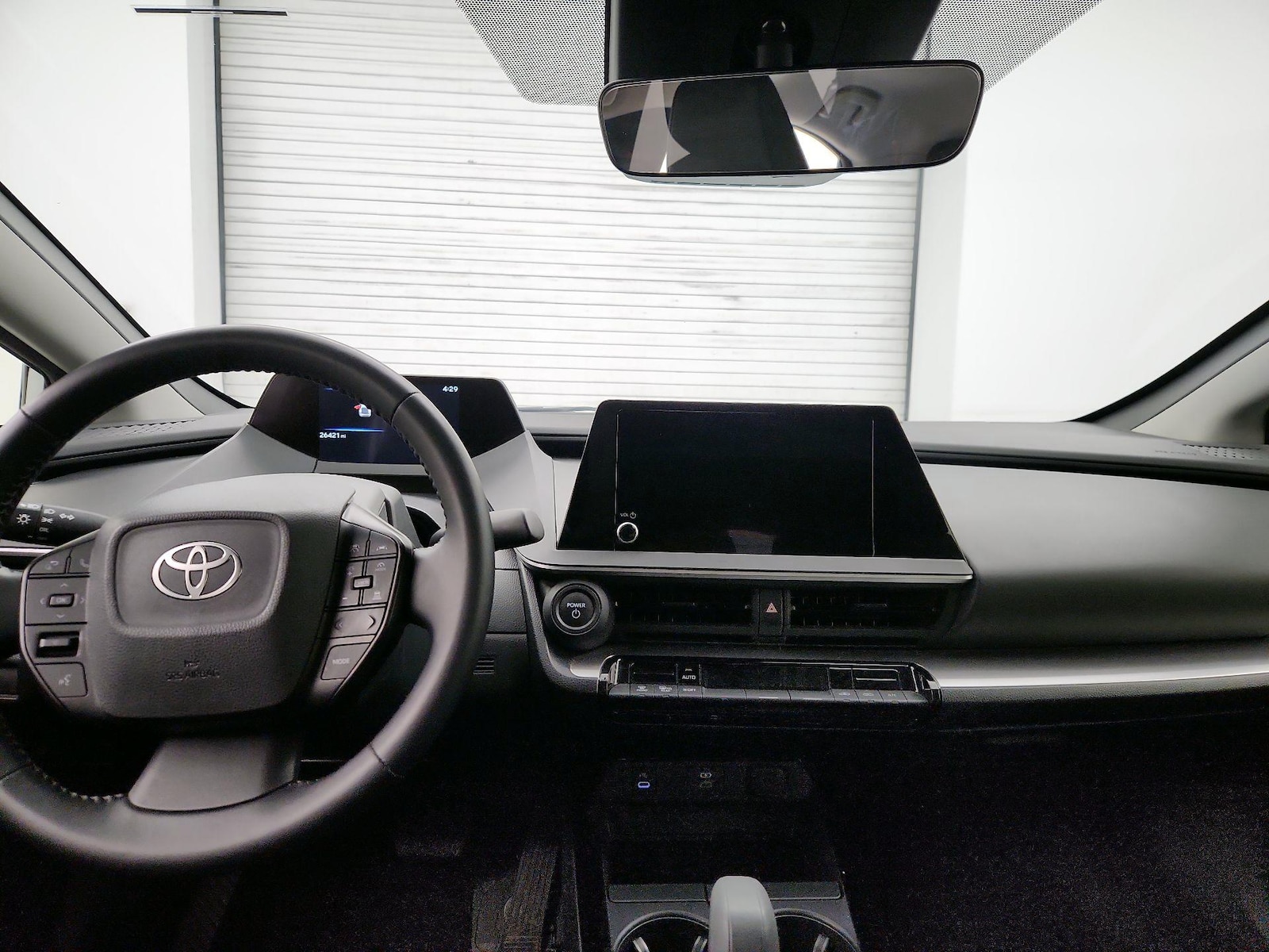 2025 Toyota Prius LE - Photo 10