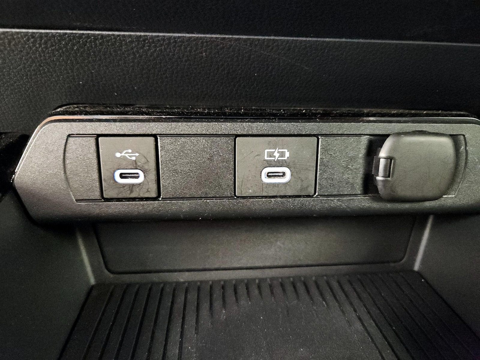 2025 Toyota Prius LE - Photo 19