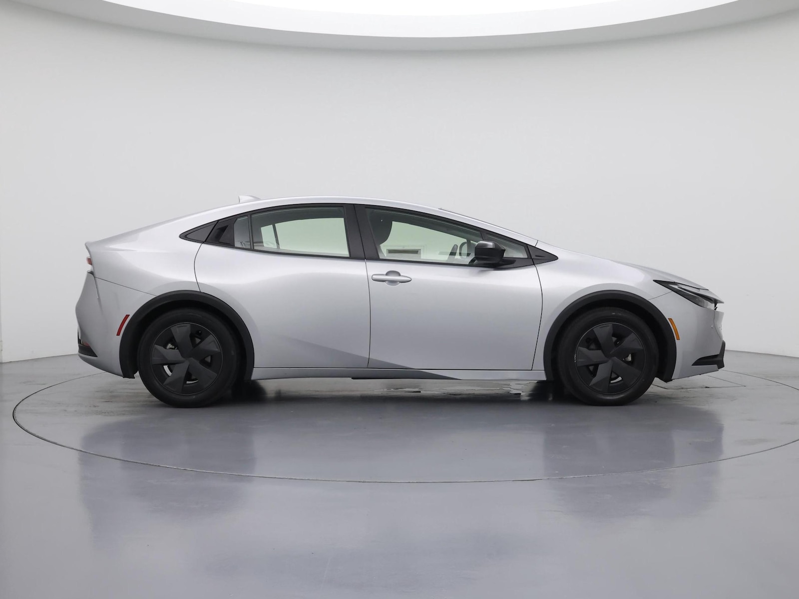 2025 Toyota Prius LE - Photo 8