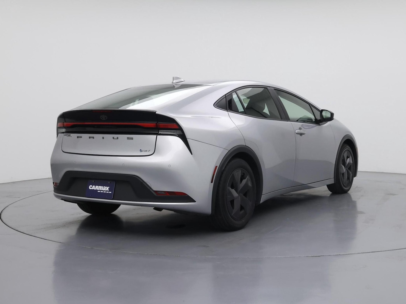 2025 Toyota Prius LE - Photo 9