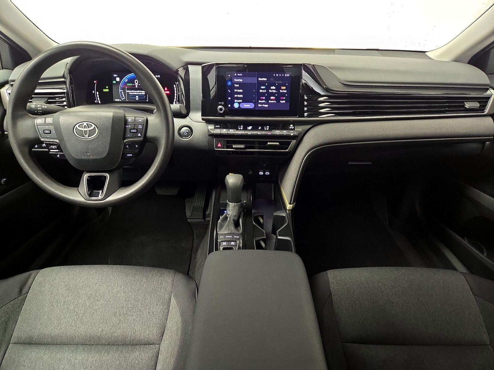 2026 Toyota Camry LE - Photo 10