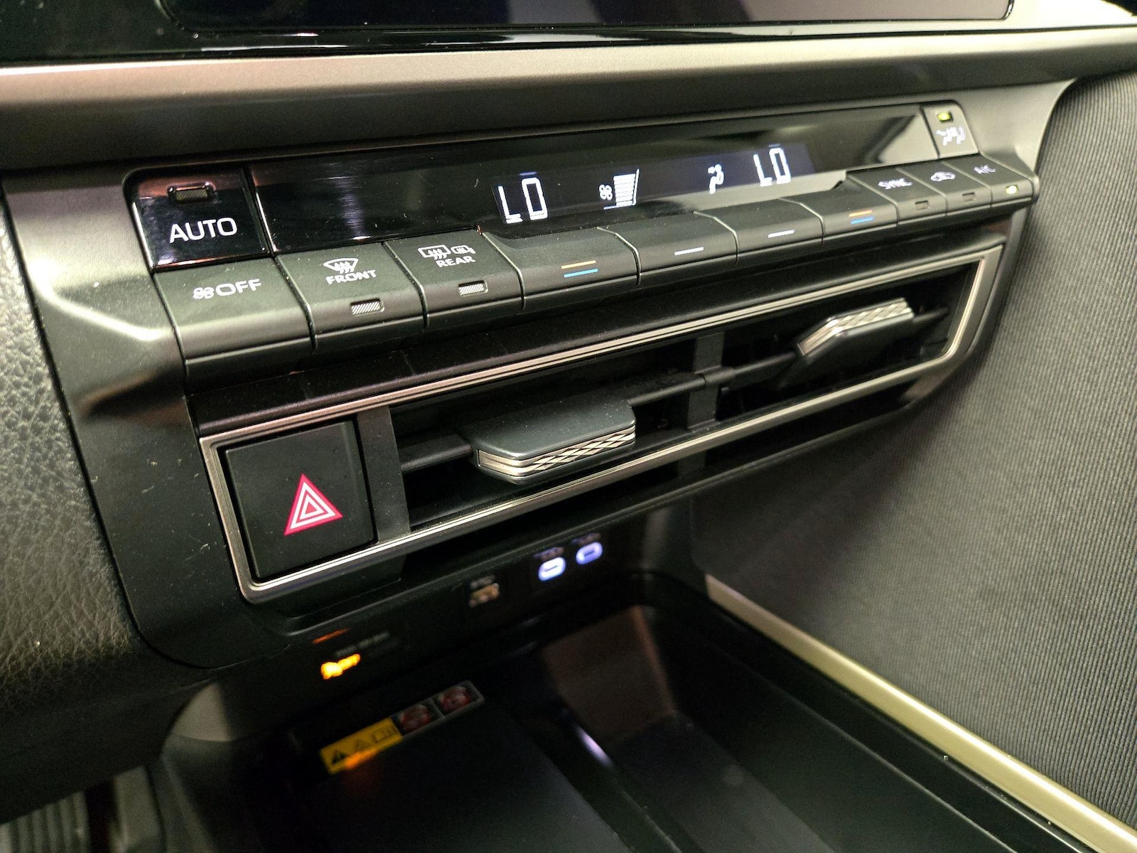 2026 Toyota Camry LE - Photo 17