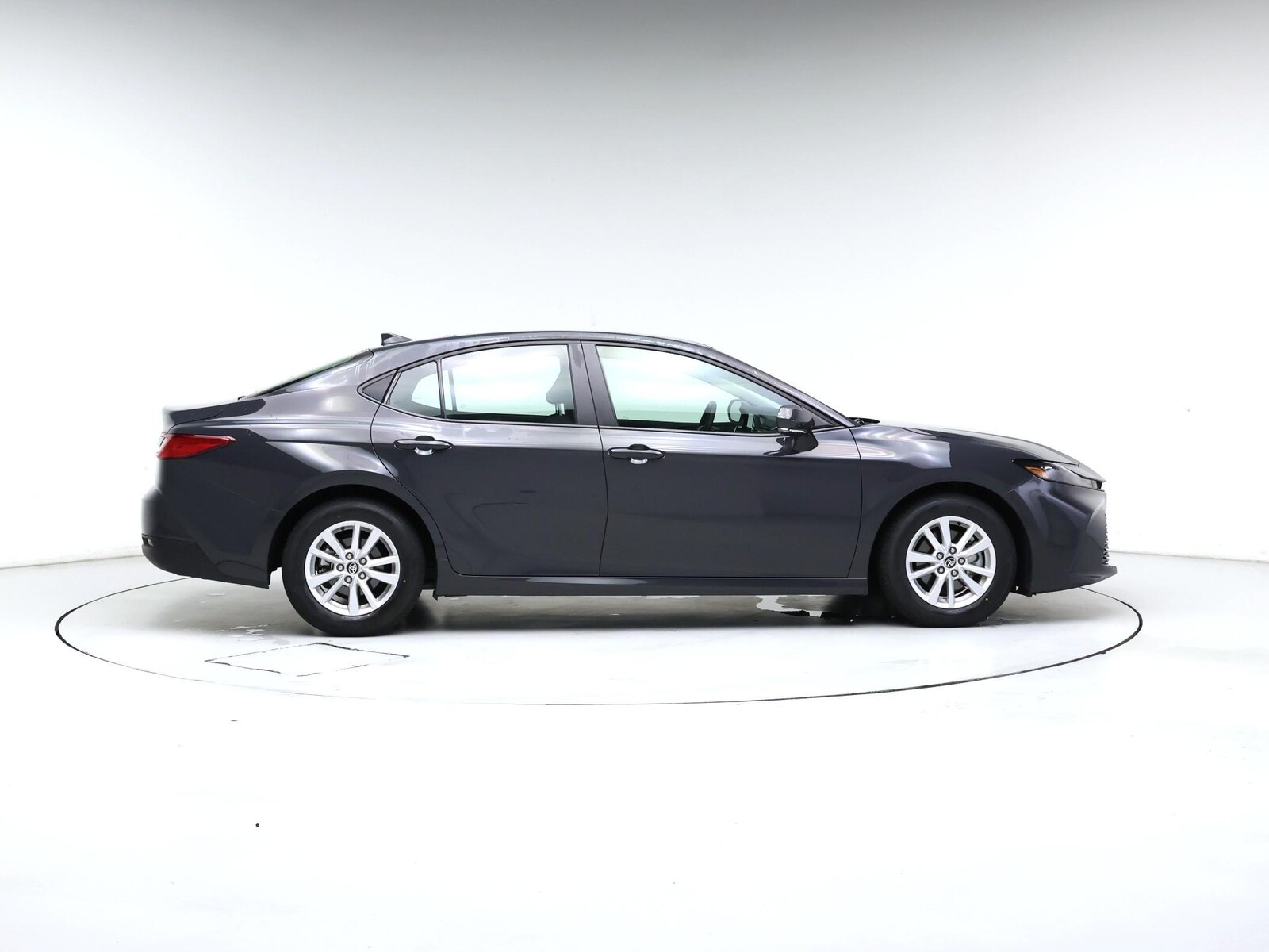 2026 Toyota Camry LE - Photo 8