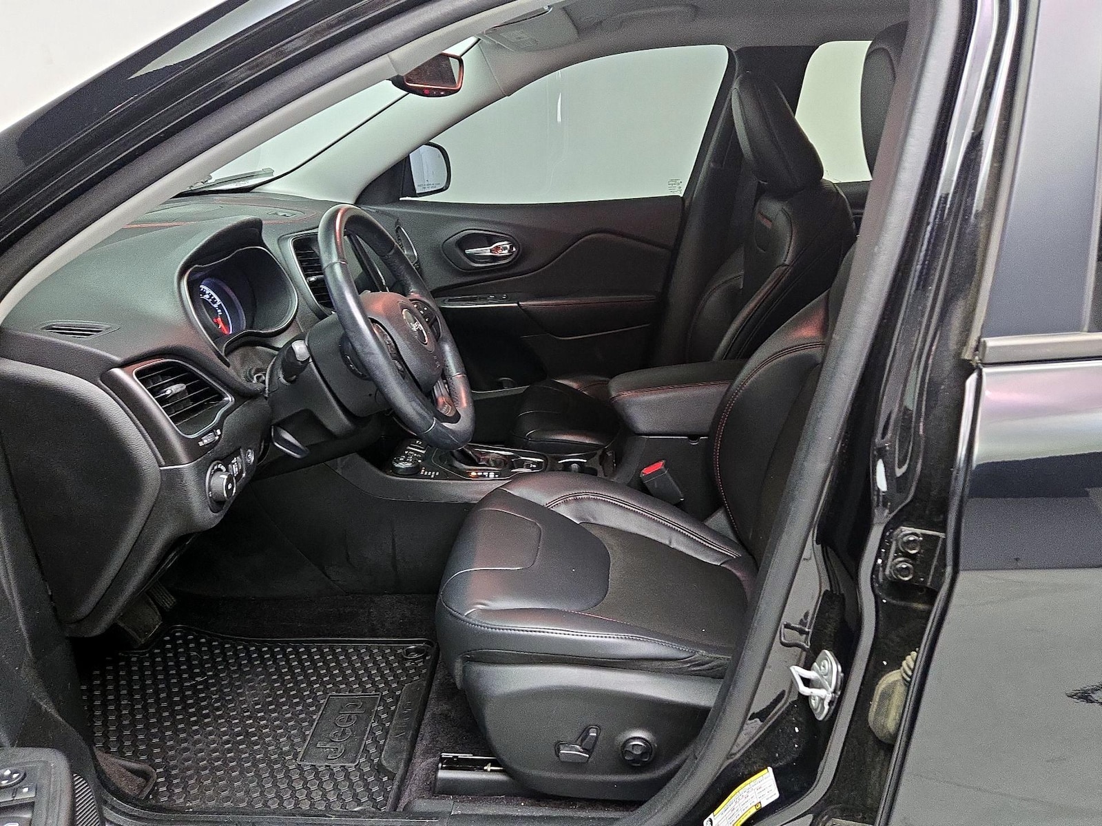 Power Seat(s) & Leather Seats