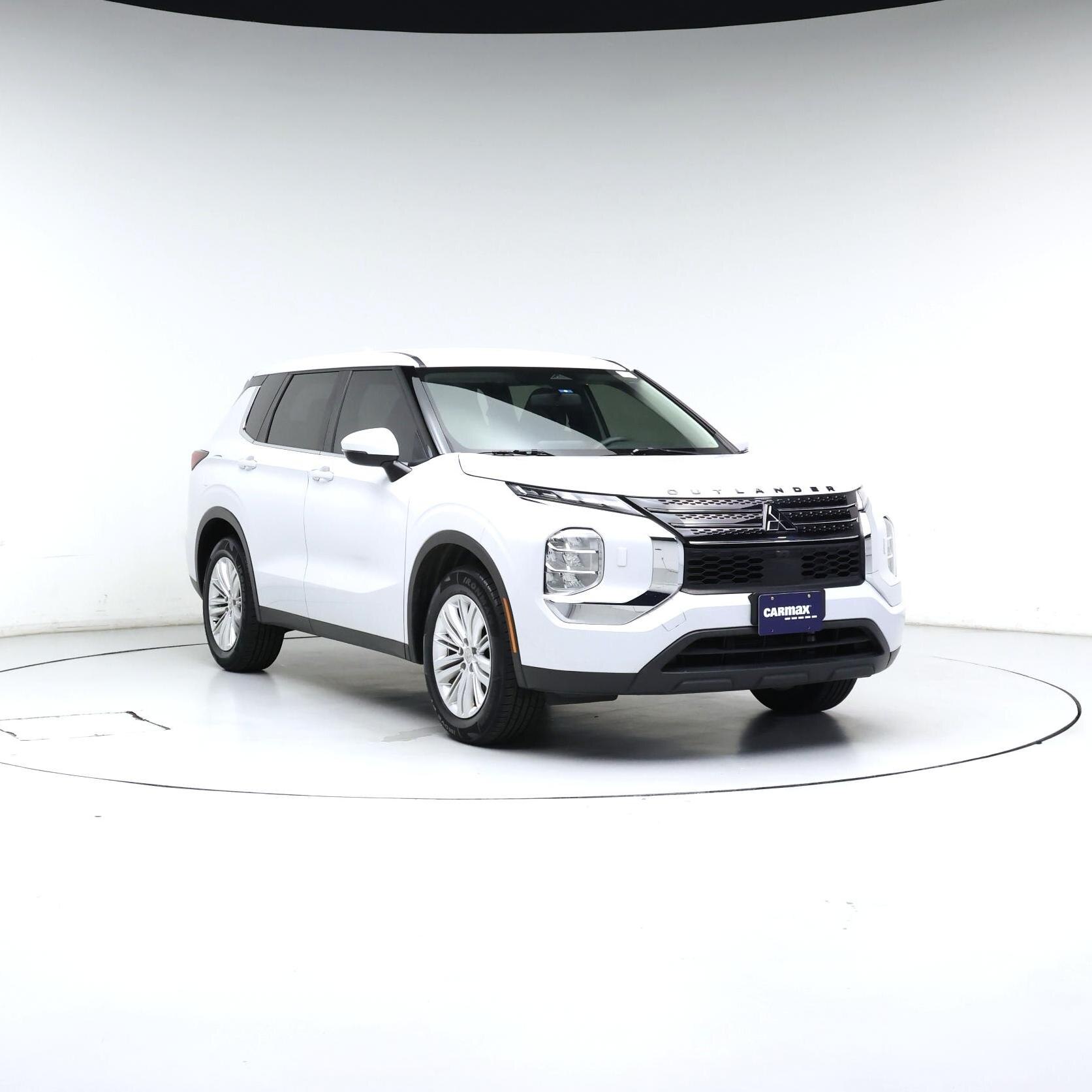 White 2024 Mitsubishi Outlander SUV / Crossover All-Wheel Drive Automatic