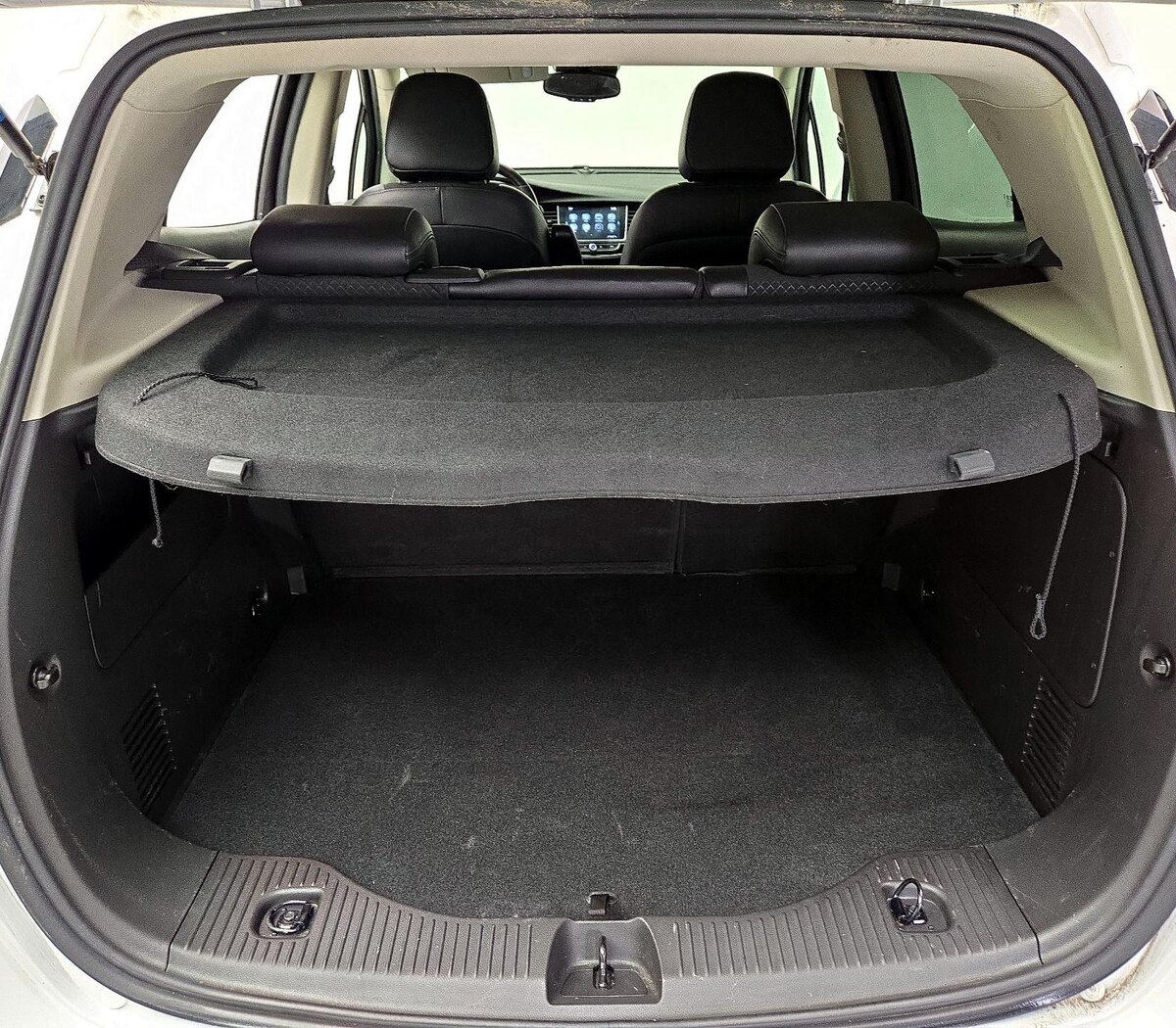 Trunk/Cargo (Seats Up)