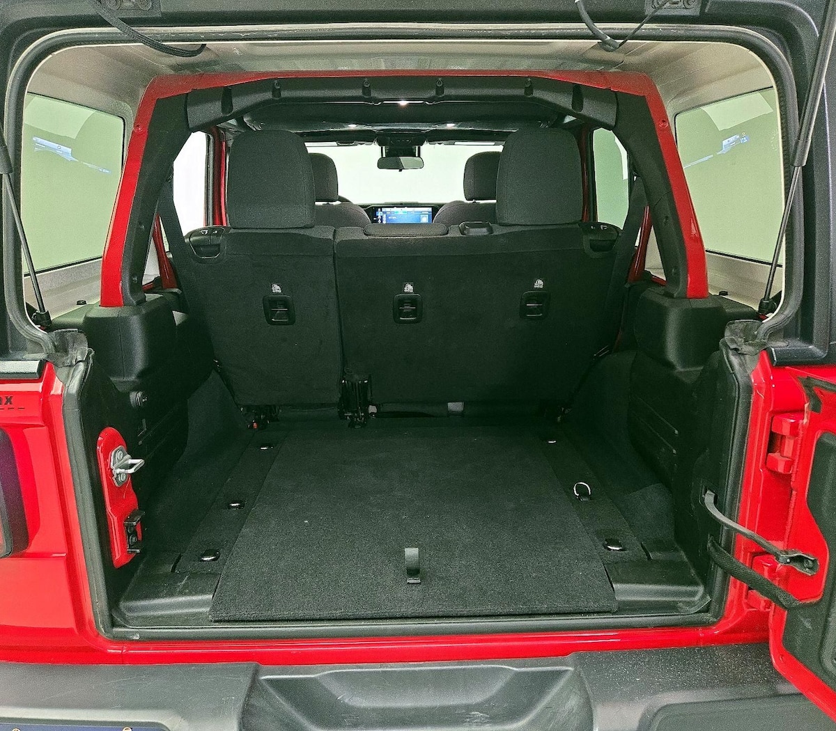 Trunk/Cargo (Seats Up)