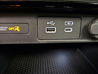USB/AUX Ports