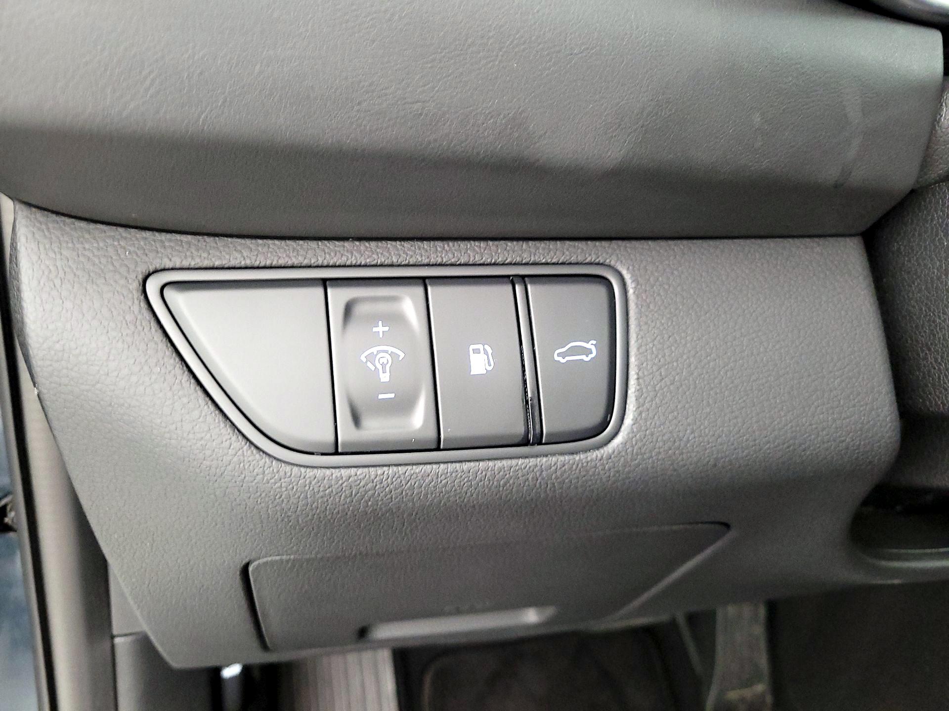 Thumbnail: 2025 Genesis G70 - 13