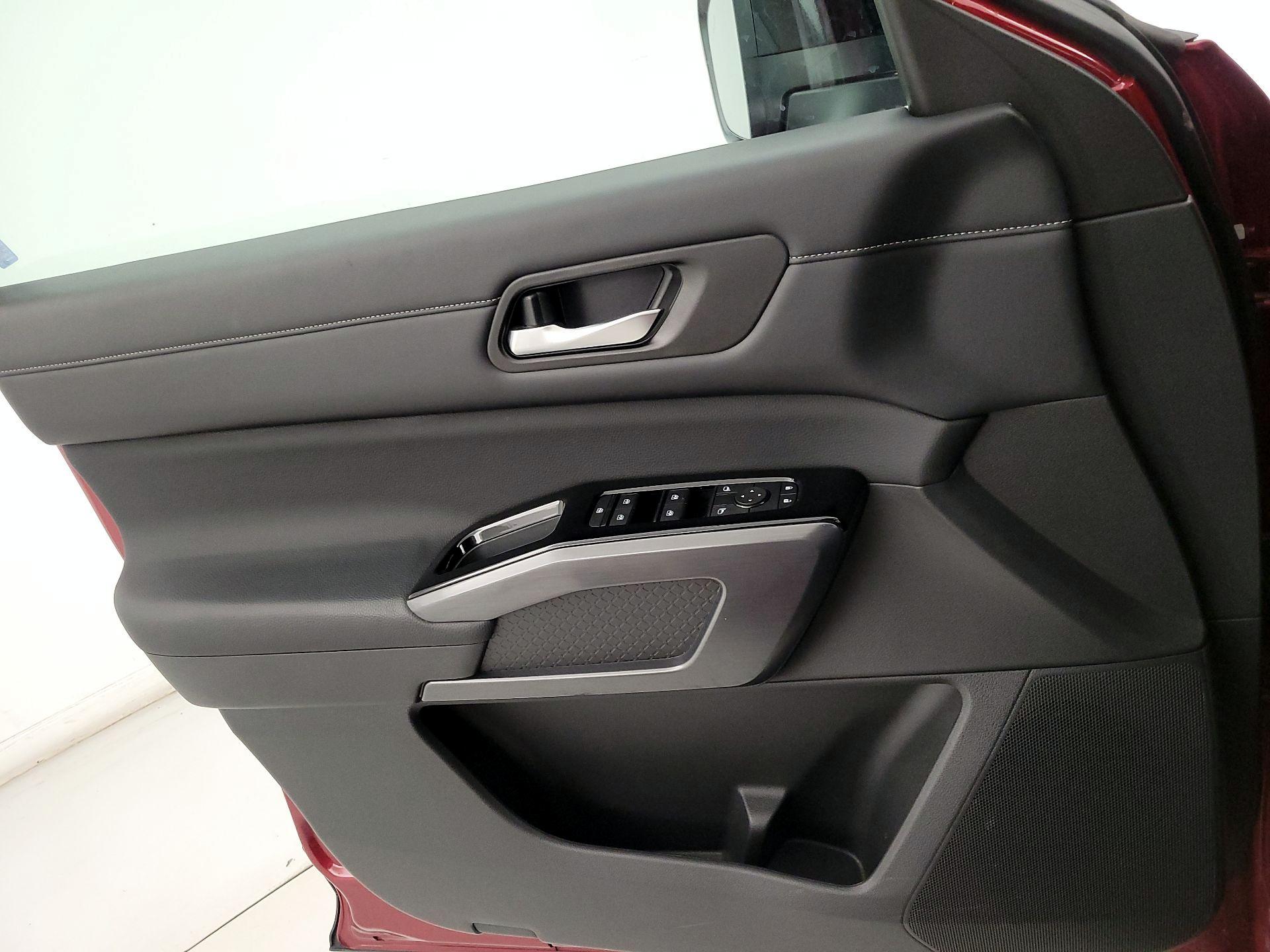 Thumbnail: 2023 Nissan Pathfinder - 12