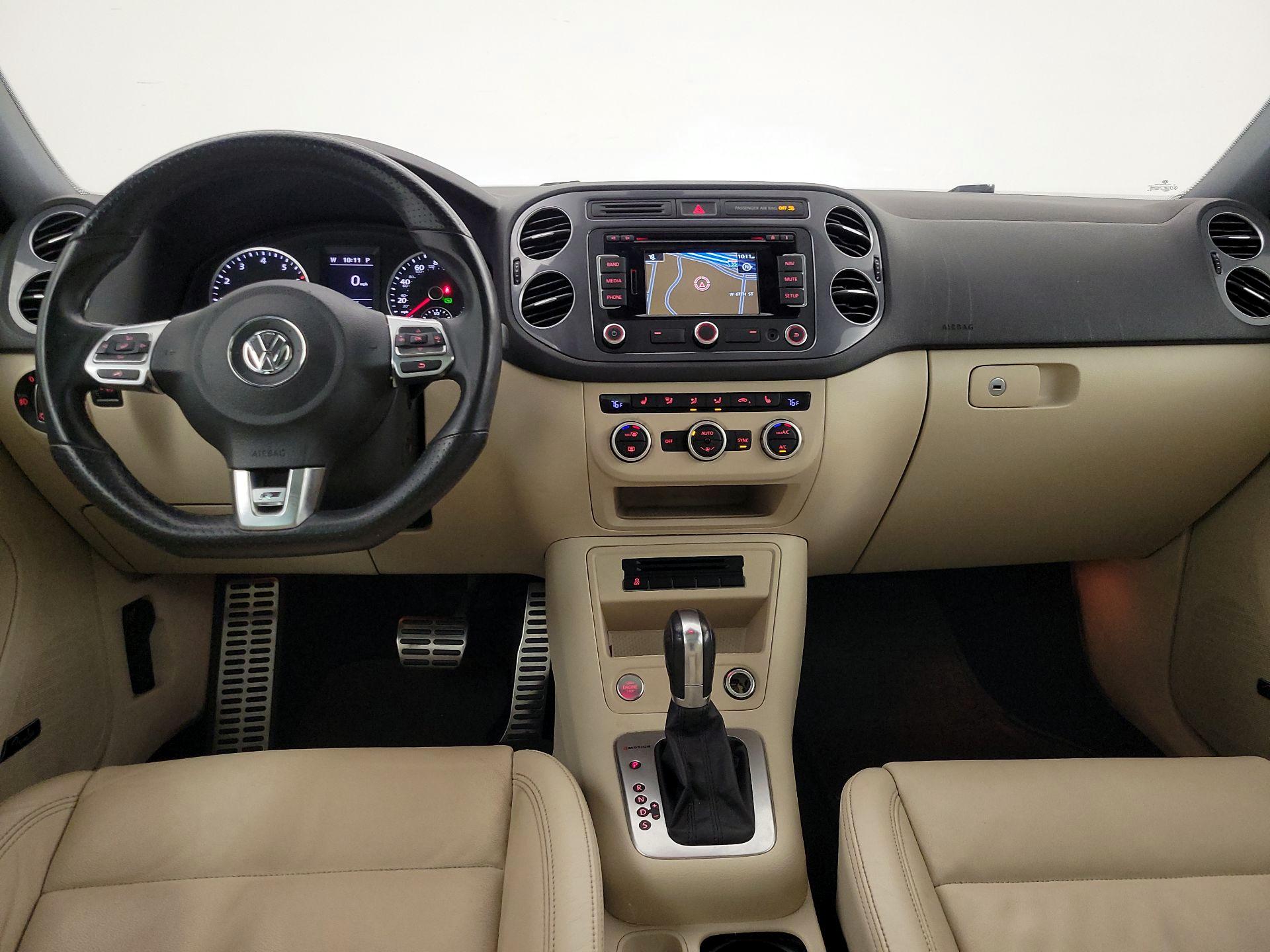 Thumbnail: 2015 Volkswagen Tiguan - 9