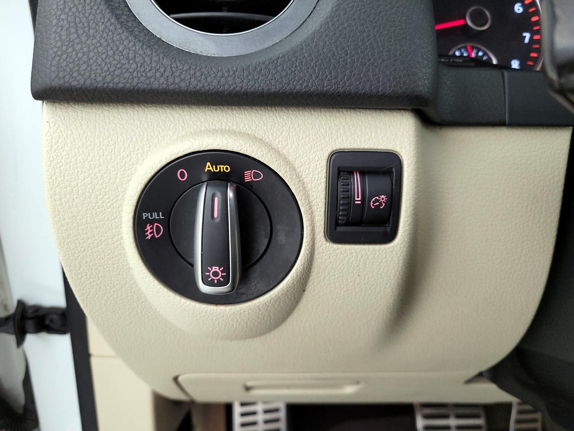 Thumbnail: 2015 Volkswagen Tiguan - 13