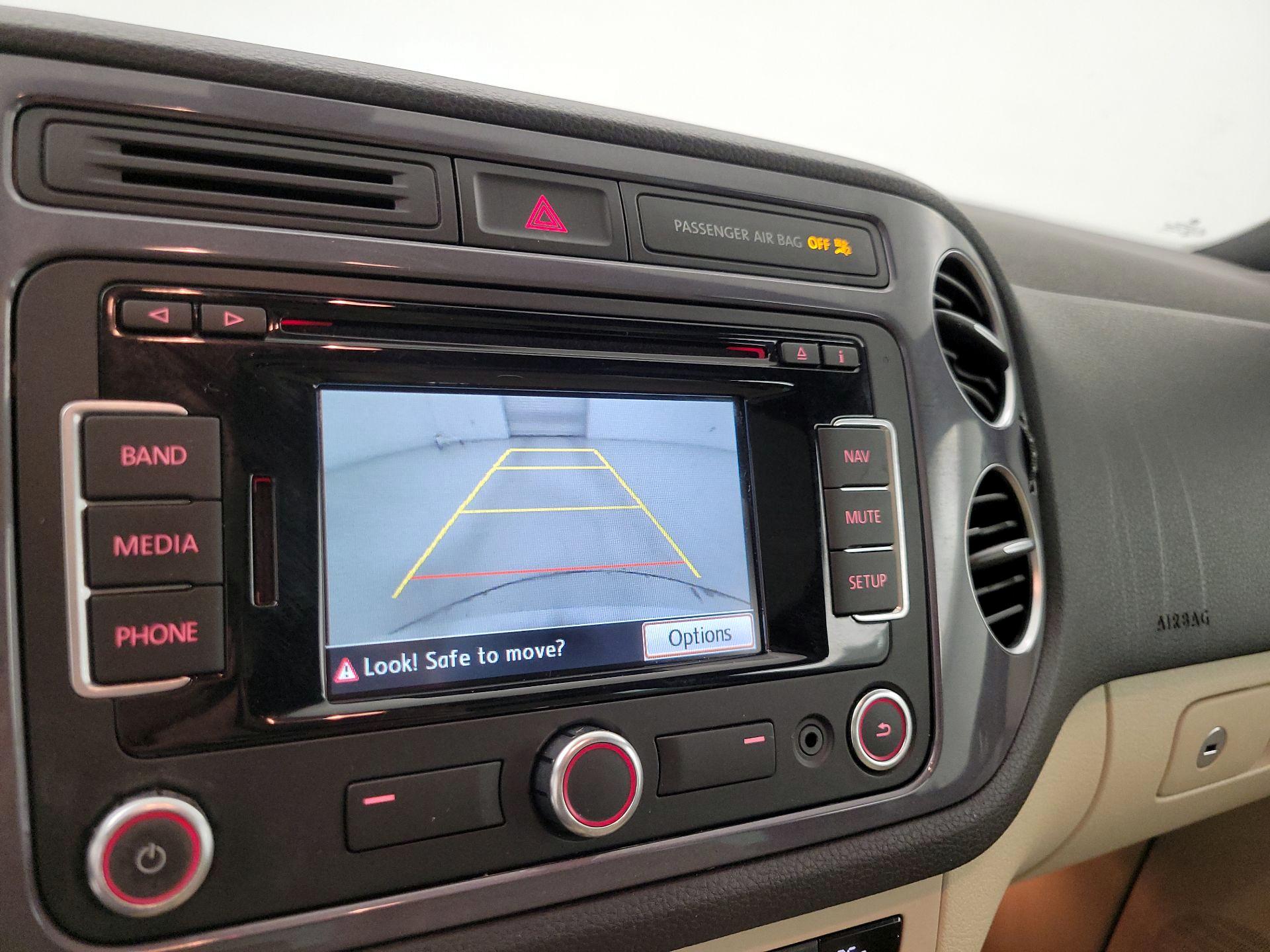 Thumbnail: 2015 Volkswagen Tiguan - 15