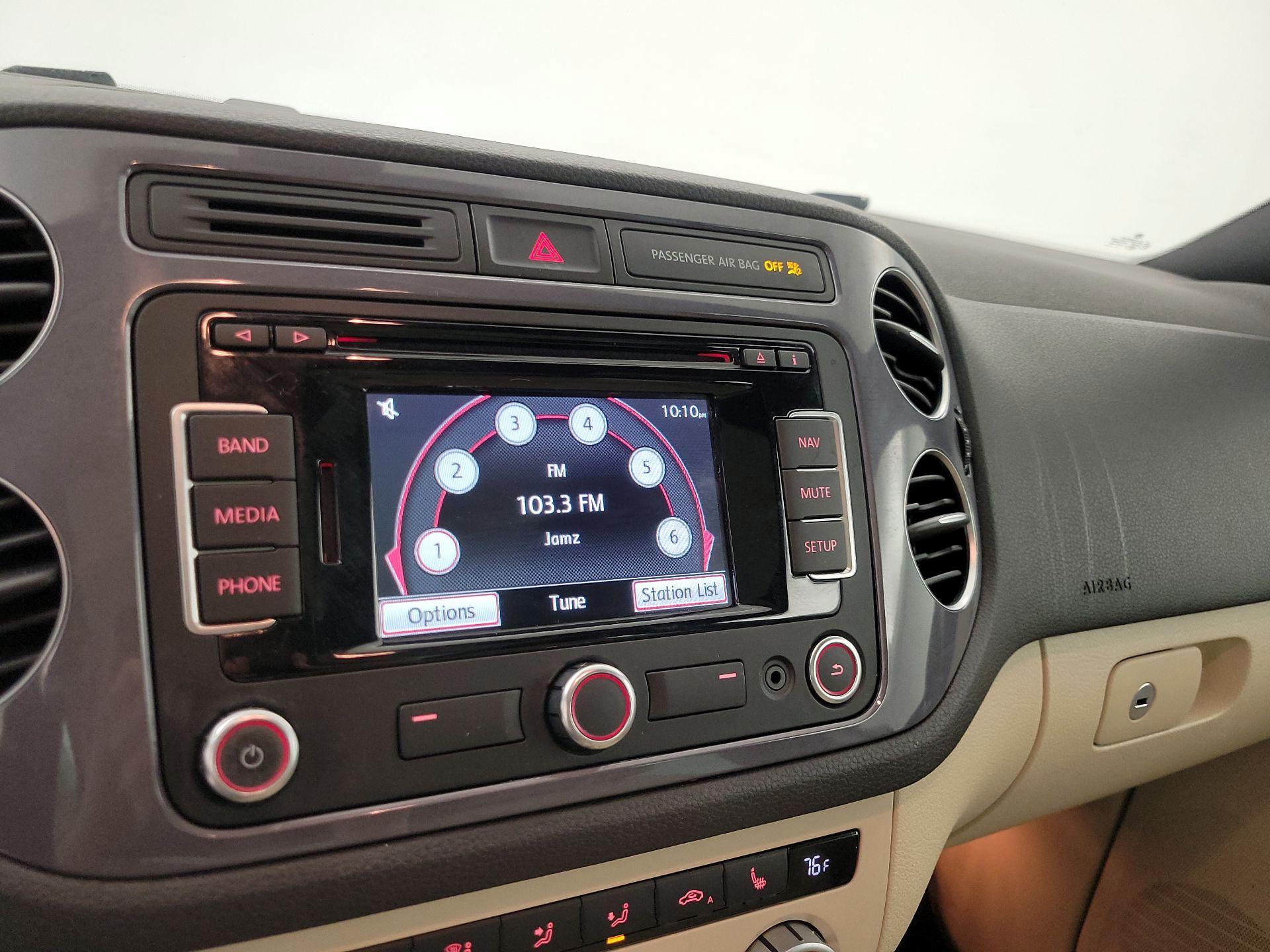 Thumbnail: 2015 Volkswagen Tiguan - 16