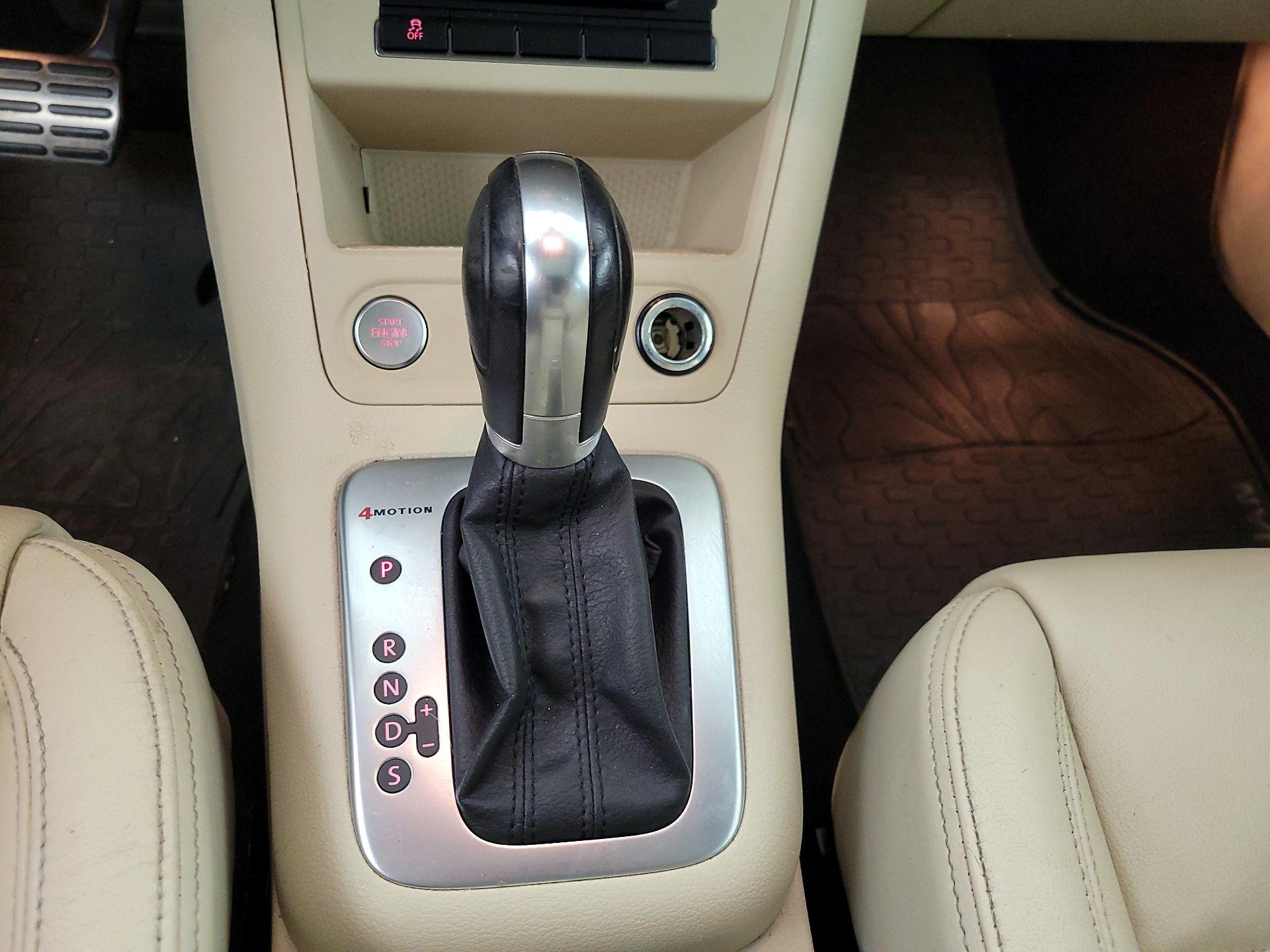 Thumbnail: 2015 Volkswagen Tiguan - 18