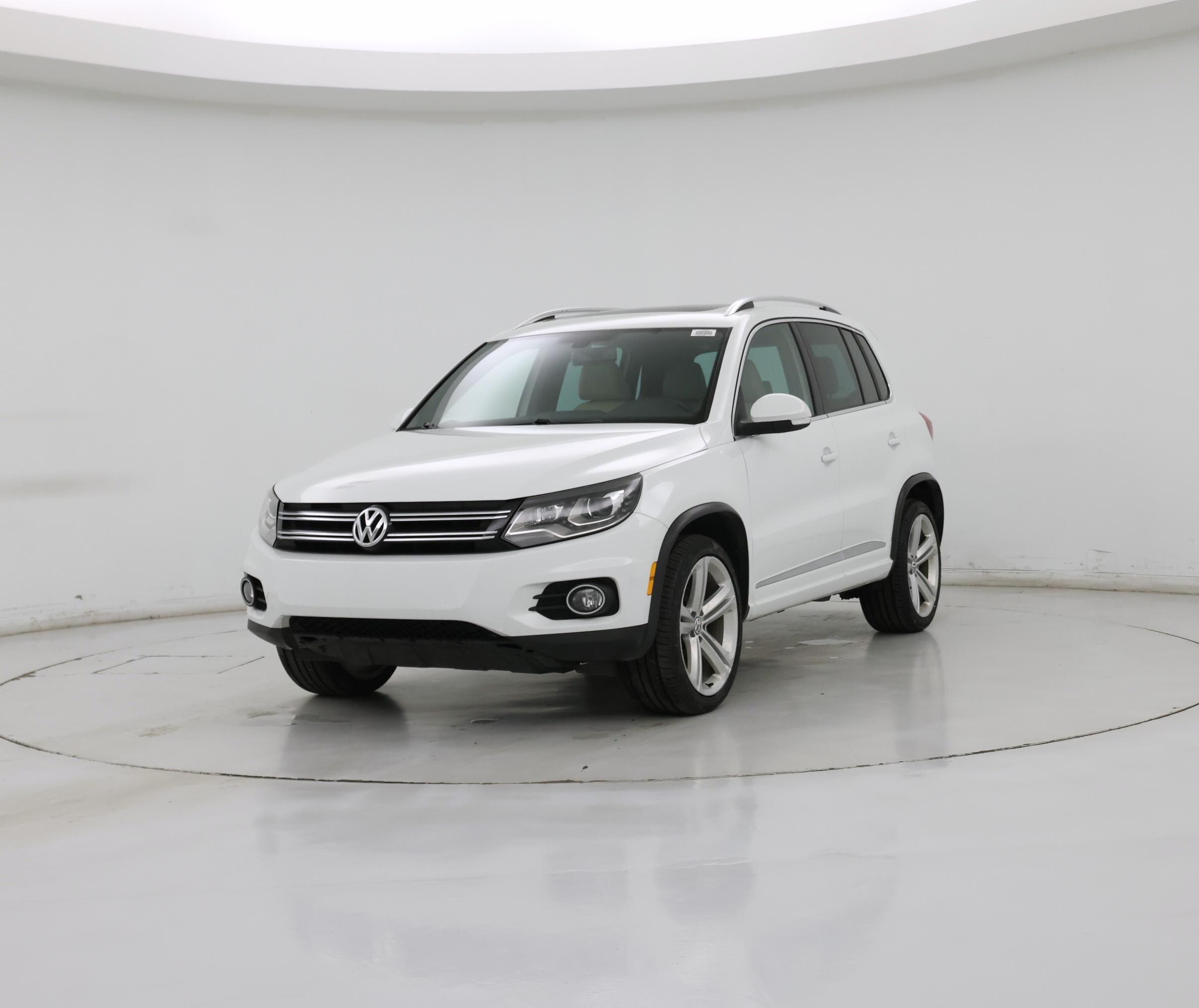 Thumbnail: 2015 Volkswagen Tiguan - 4