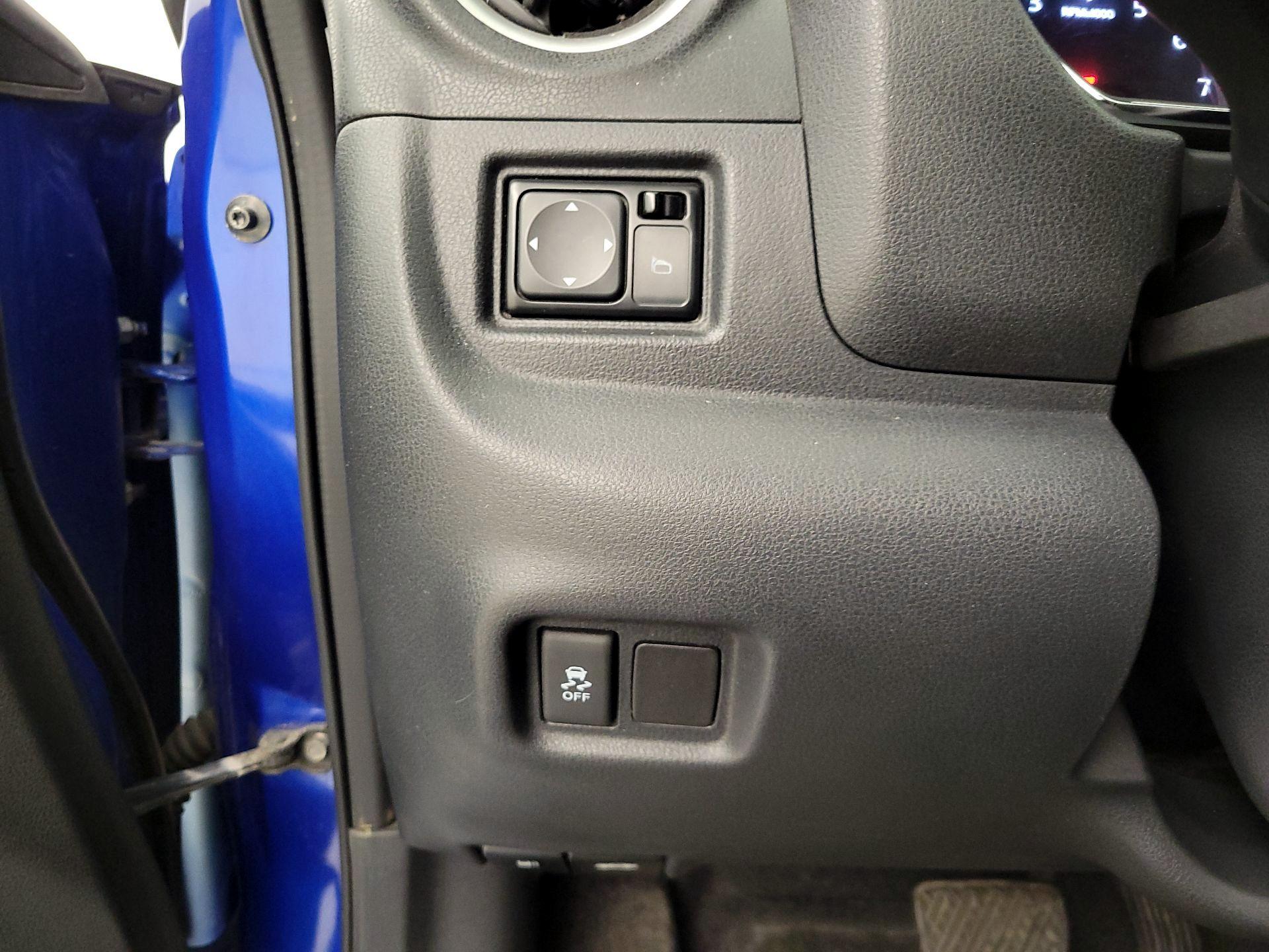 Thumbnail: 2014 Nissan Versa Note - 13