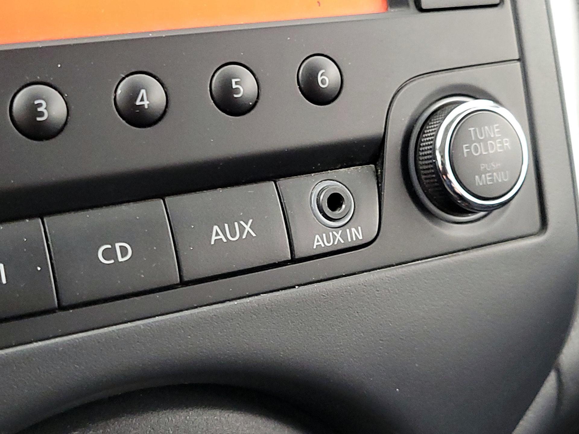 Thumbnail: 2014 Nissan Versa Note - 17