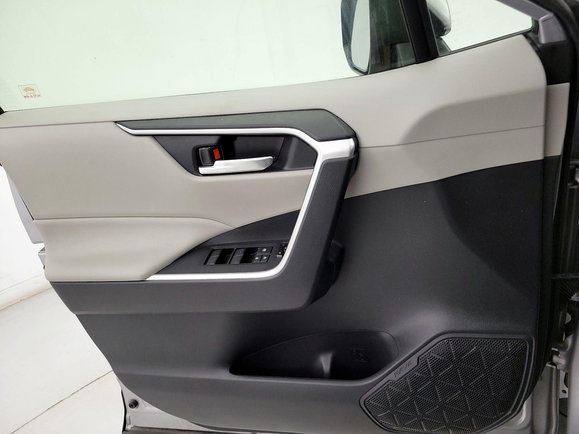 Thumbnail: 2021 Toyota RAV4 - 12