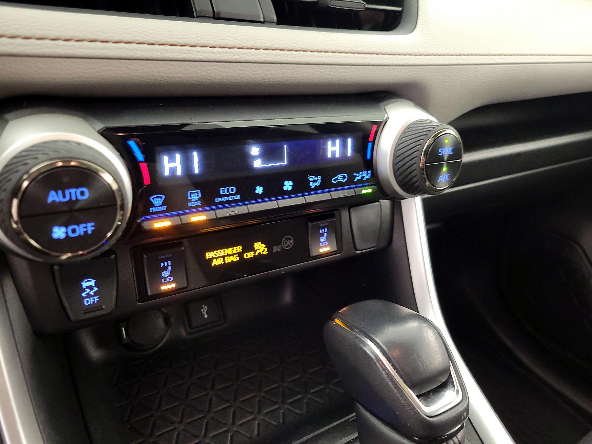 Thumbnail: 2021 Toyota RAV4 - 16