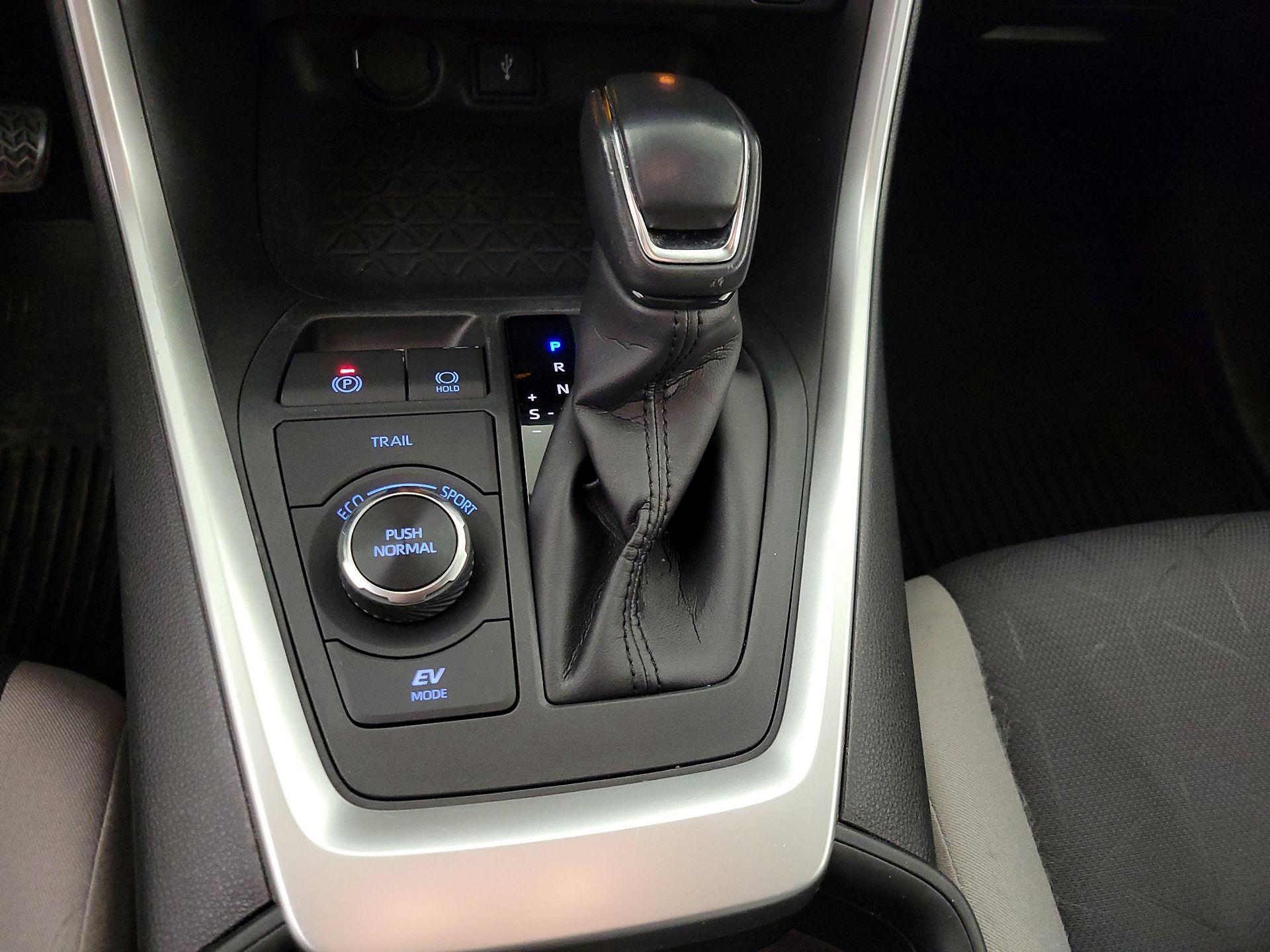 Thumbnail: 2021 Toyota RAV4 - 17