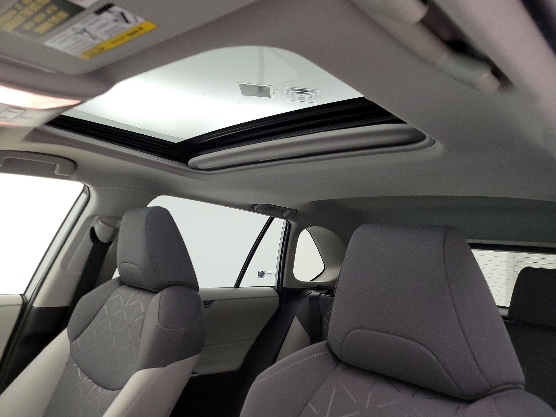 Thumbnail: 2021 Toyota RAV4 - 19