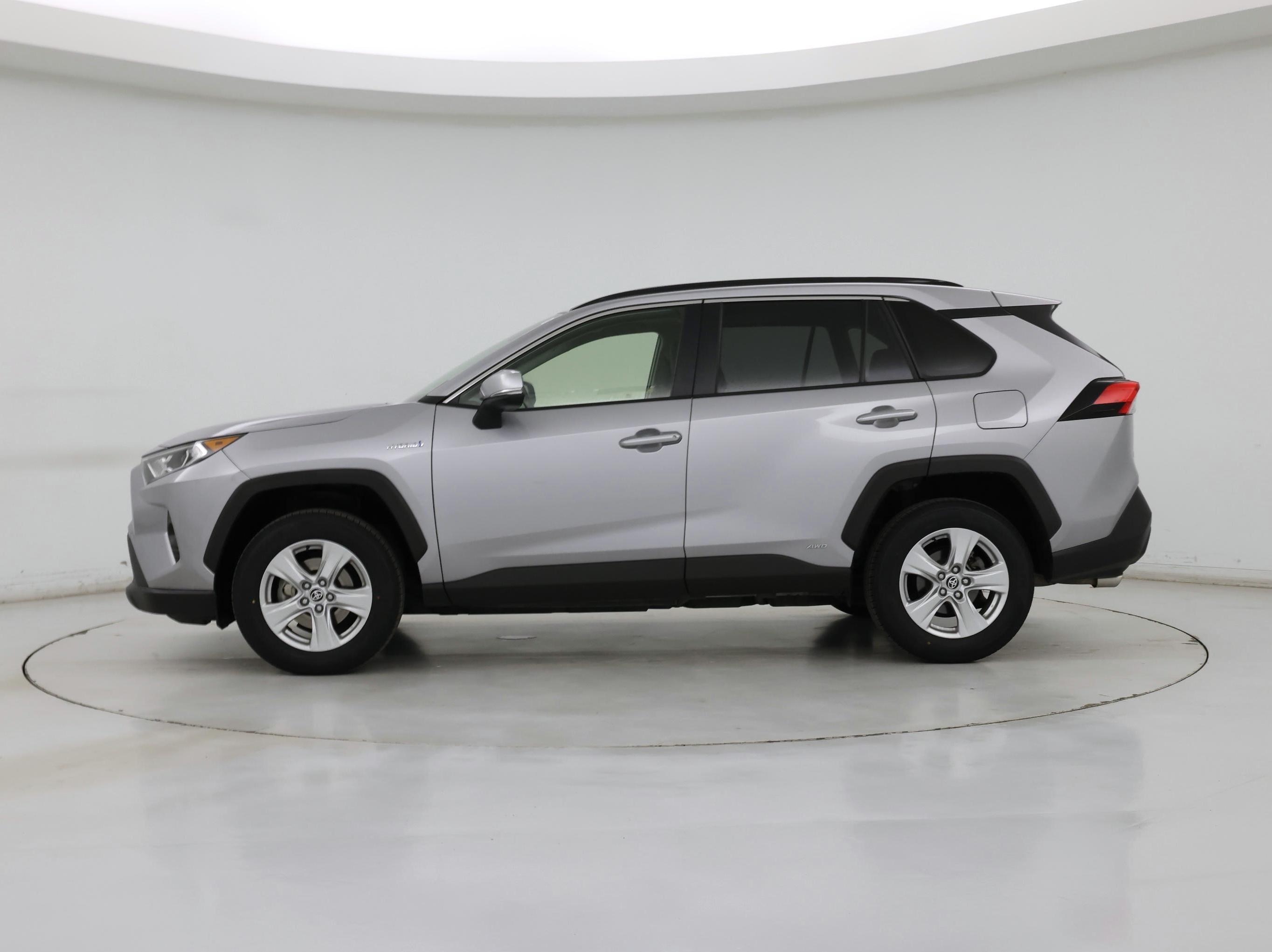 Thumbnail: 2021 Toyota RAV4 - 3
