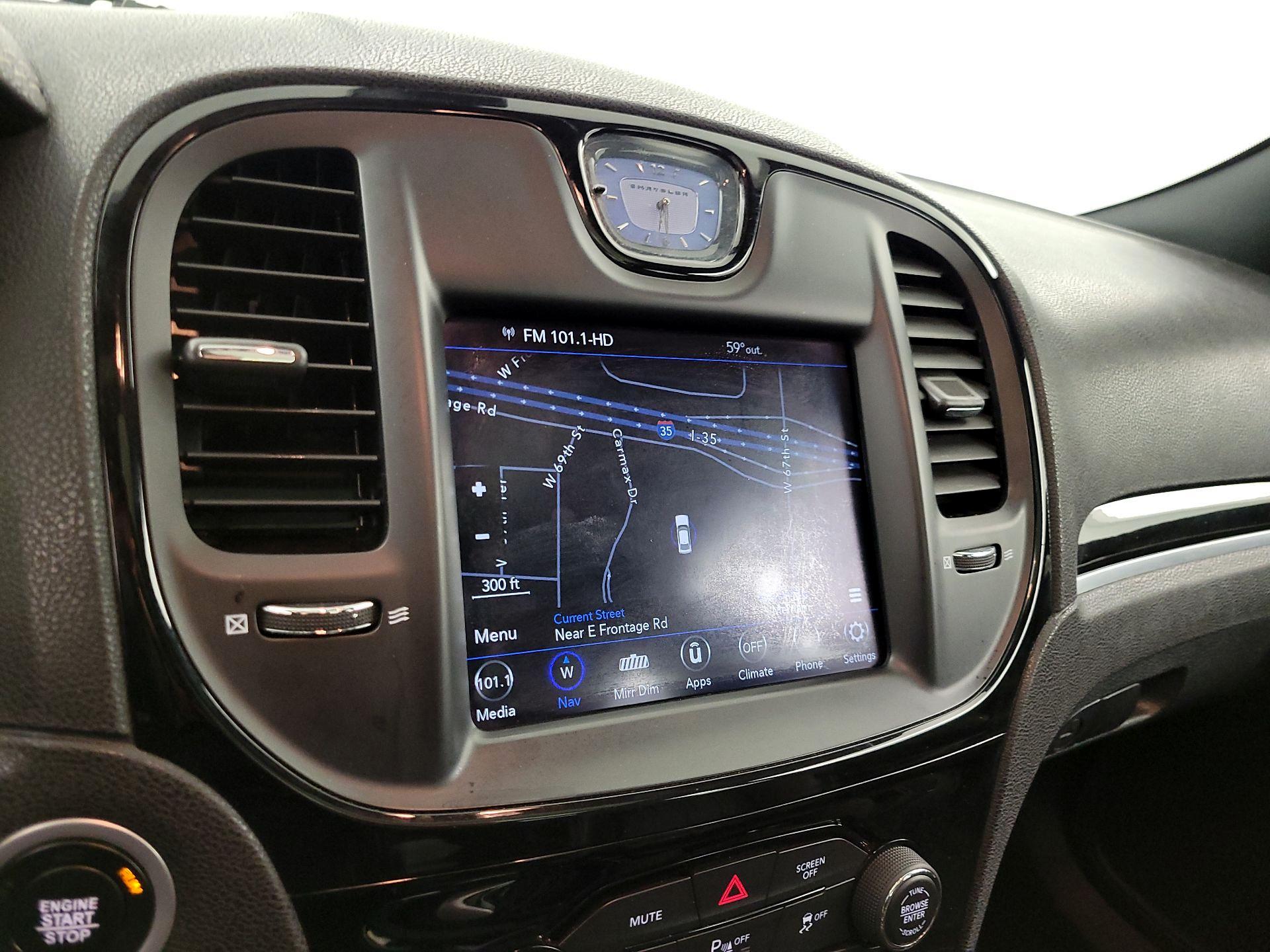 Thumbnail: 2022 Chrysler 300 - 14