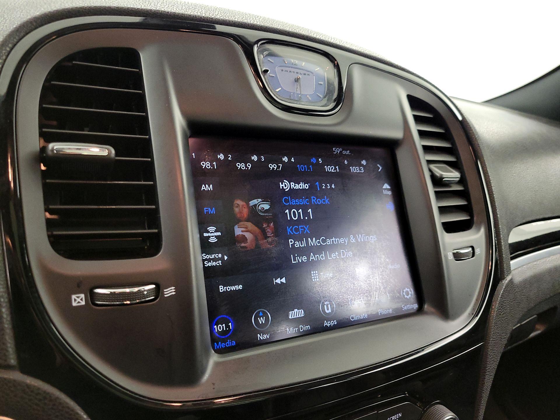 Thumbnail: 2022 Chrysler 300 - 16